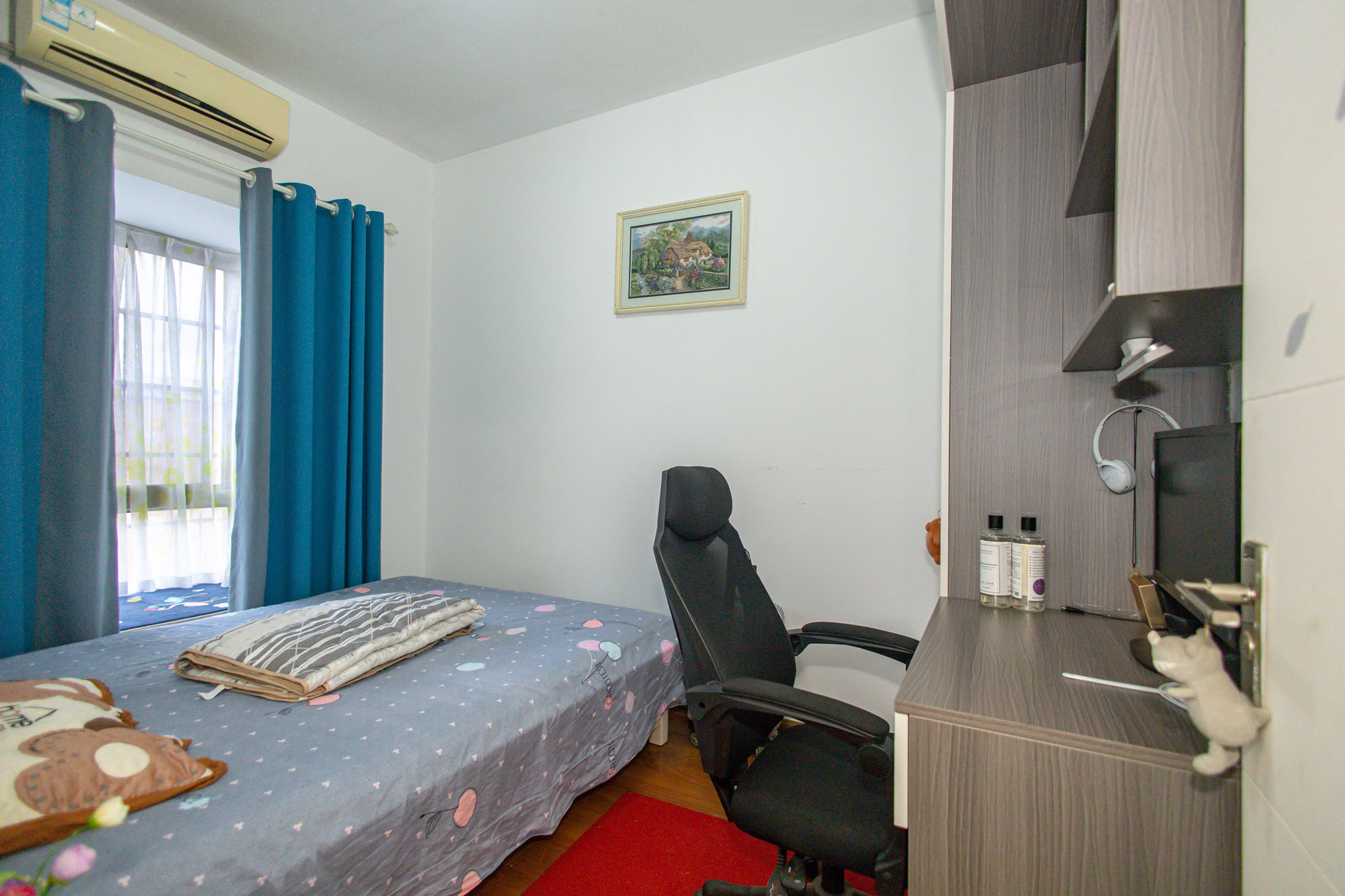 卧龙居国际村  2室1厅1卫    59.8万卧室