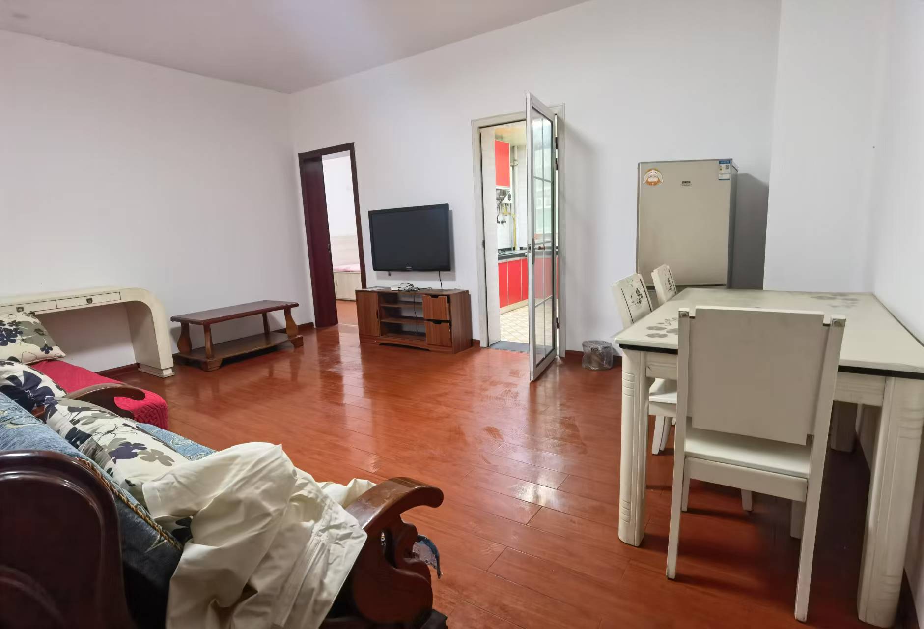 金霞小区马厂防暴队(国营综合农场)  2室1厅1卫    2500.0元/月 金霞小区马厂防暴队(国营综合农场)  2室1厅1卫    2500.0元/月