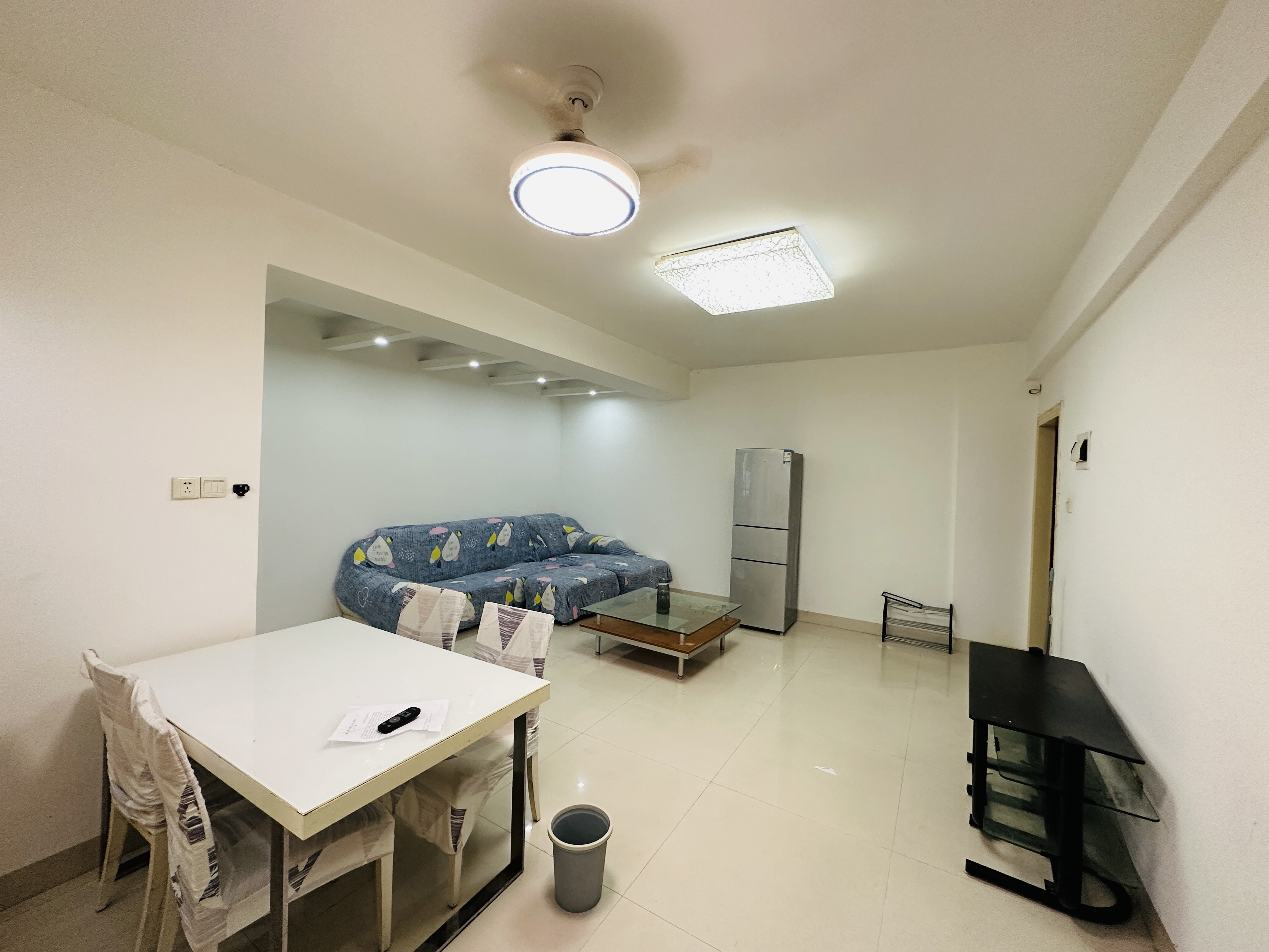 华贸大厦(华贸花苑) 1室1厅1卫 86.0万 华贸大厦(华贸花苑) 1室1厅1卫 86.0万客厅