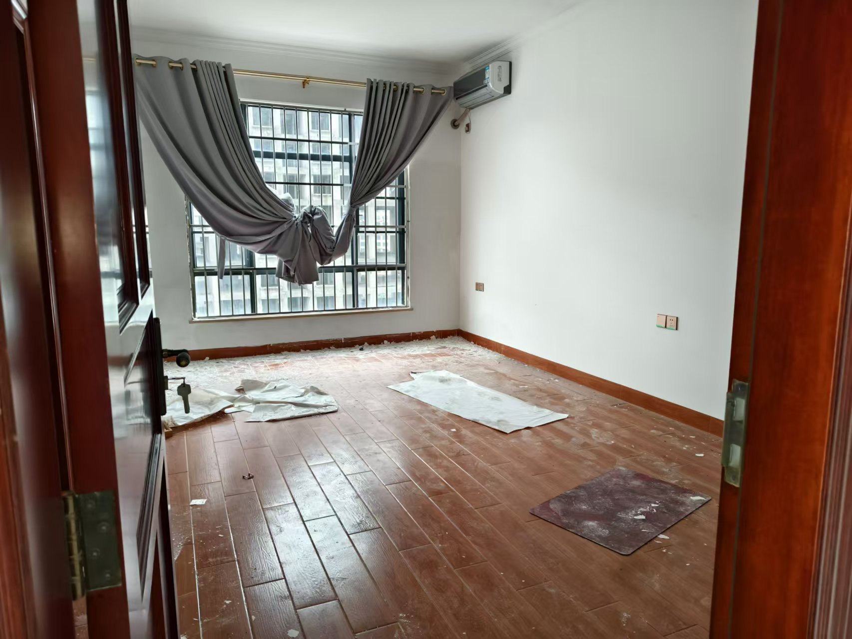 海辰公寓 5室2厅2卫 4500.0元/月 海辰公寓 5室2厅2卫 4500.0元/月室内图