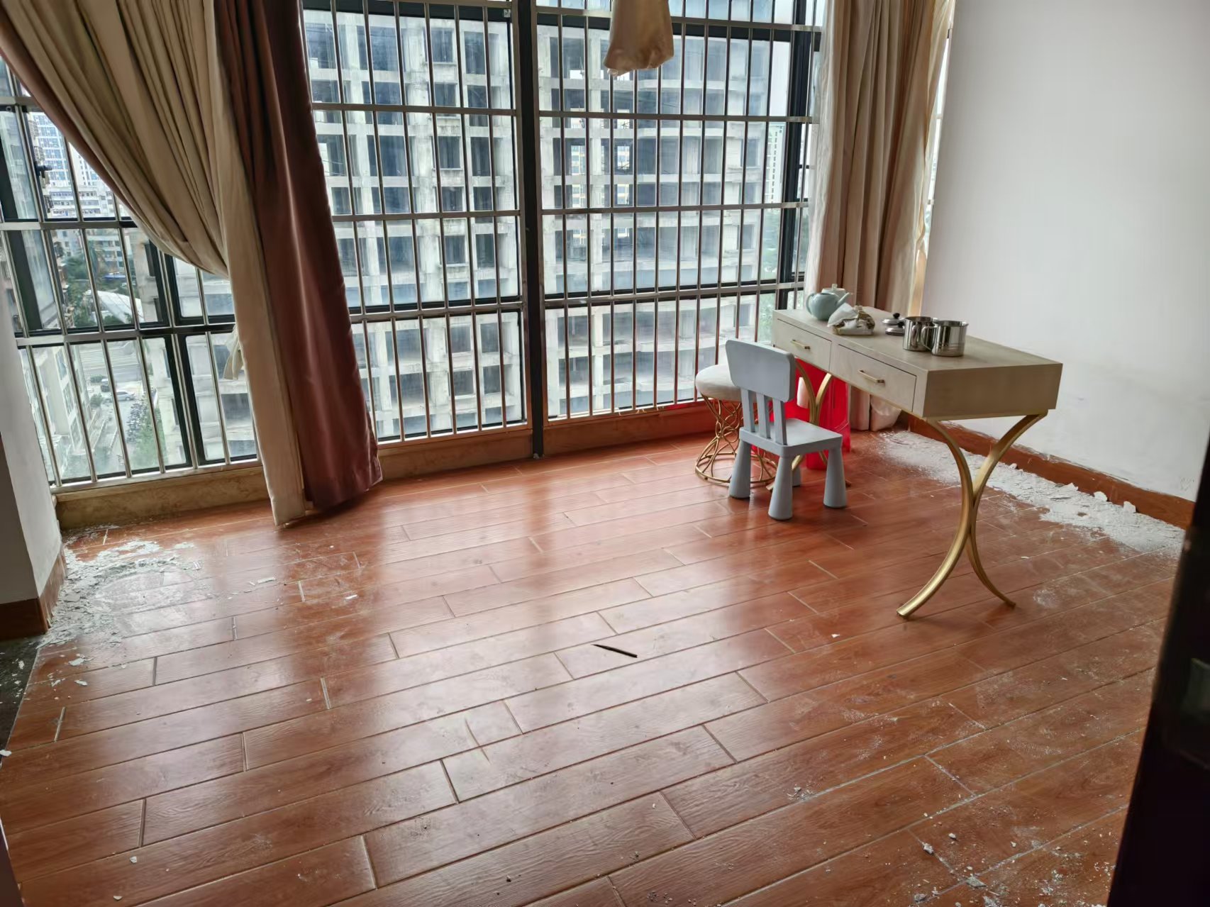 海辰公寓 5室2厅2卫 4500.0元/月 海辰公寓 5室2厅2卫 4500.0元/月室内图