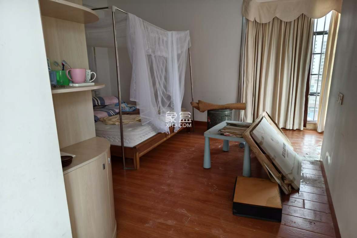 海辰公寓 5室2厅2卫 4500.0元/月 海辰公寓 5室2厅2卫 4500.0元/月室内图