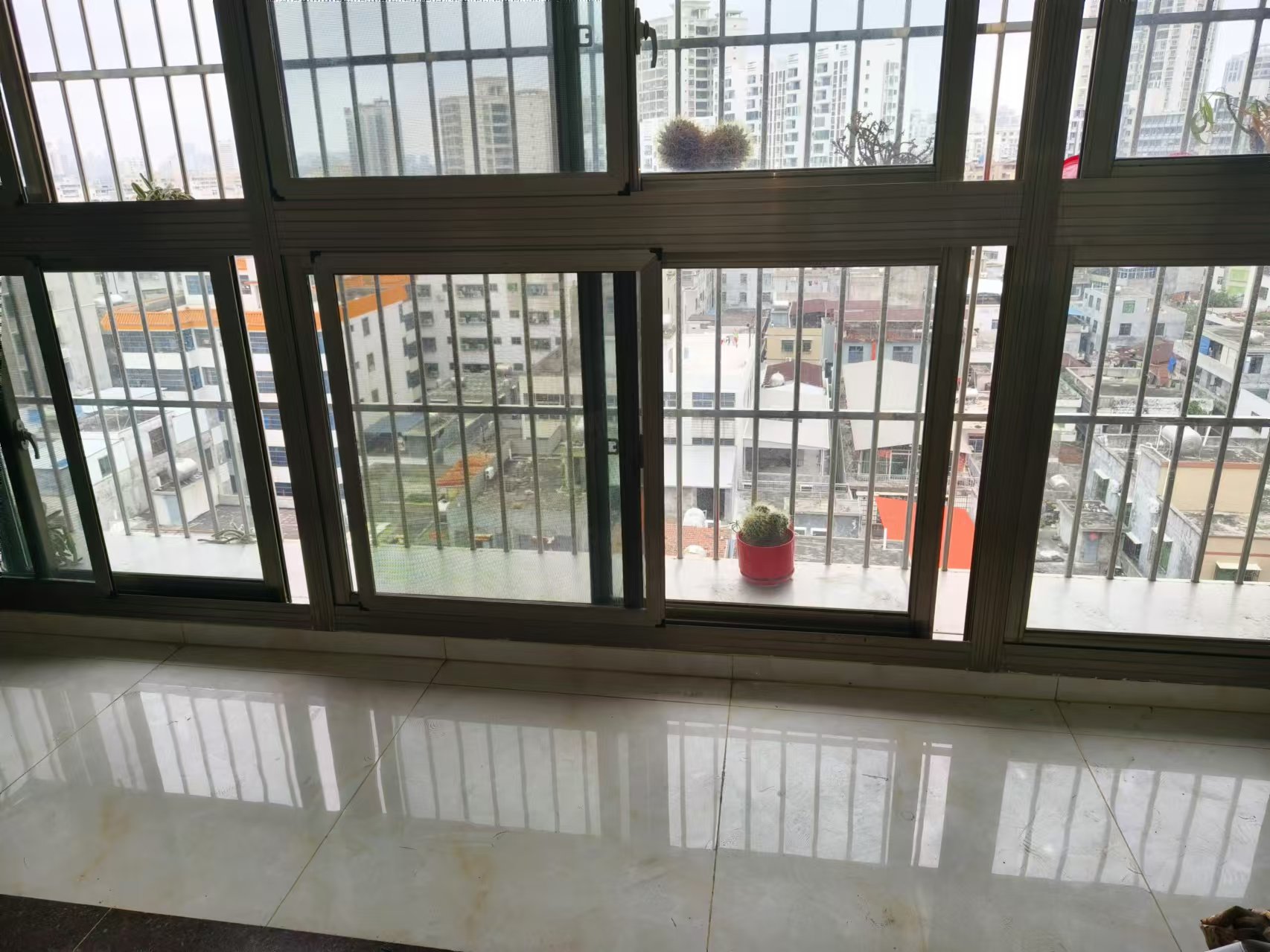 海辰公寓 5室2厅2卫 4500.0元/月 海辰公寓 5室2厅2卫 4500.0元/月室内图