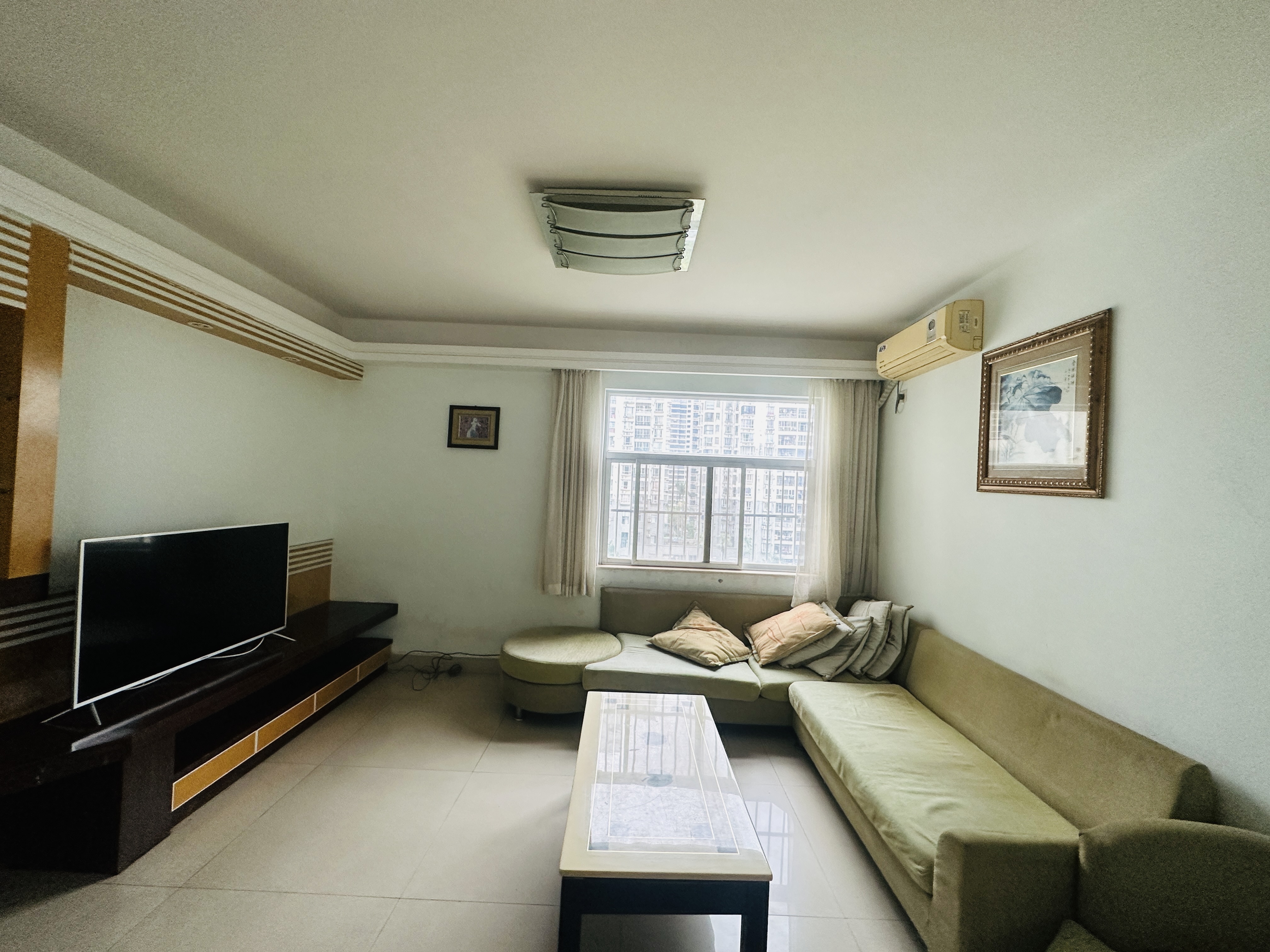 龙泉家园  3室2厅2卫    160.0万 龙泉家园  3室2厅2卫    160.0万客厅