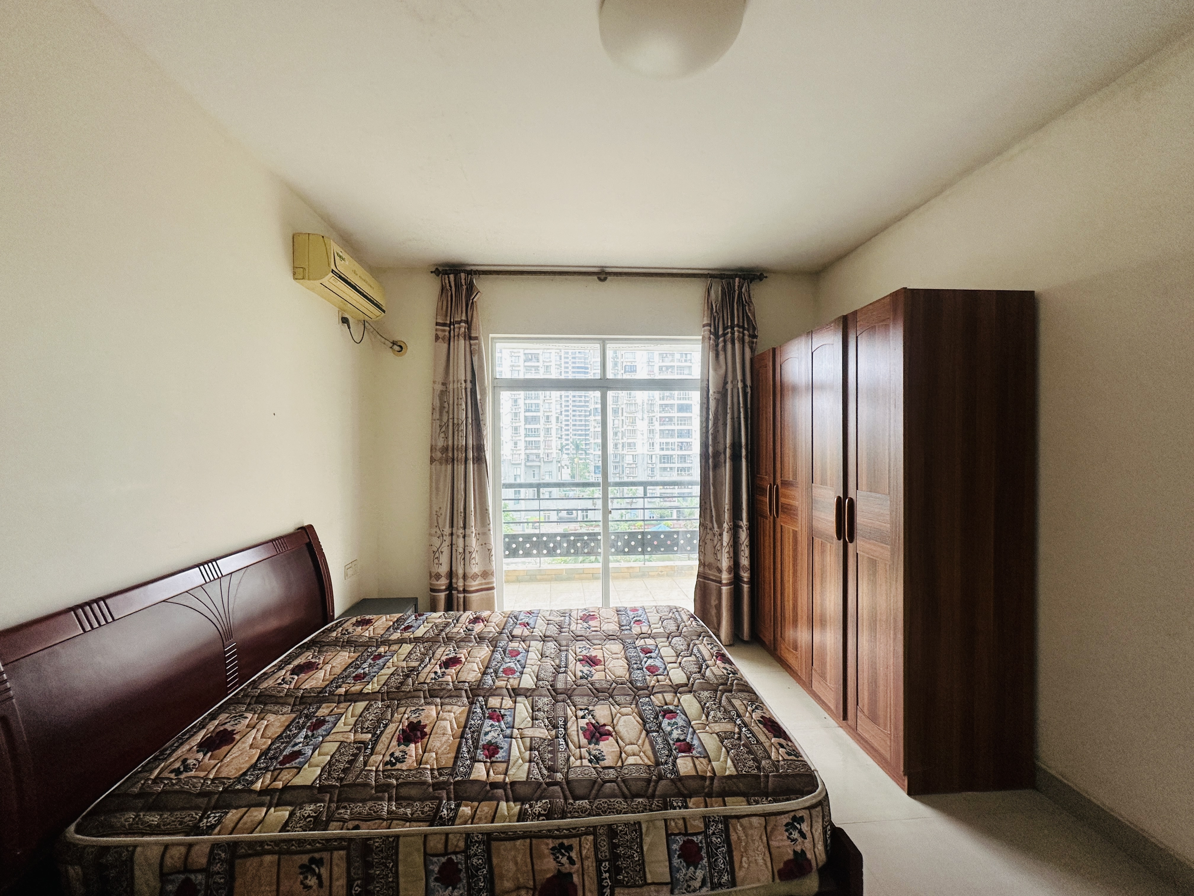 龙泉家园  3室2厅2卫    160.0万 龙泉家园  3室2厅2卫    160.0万卧室