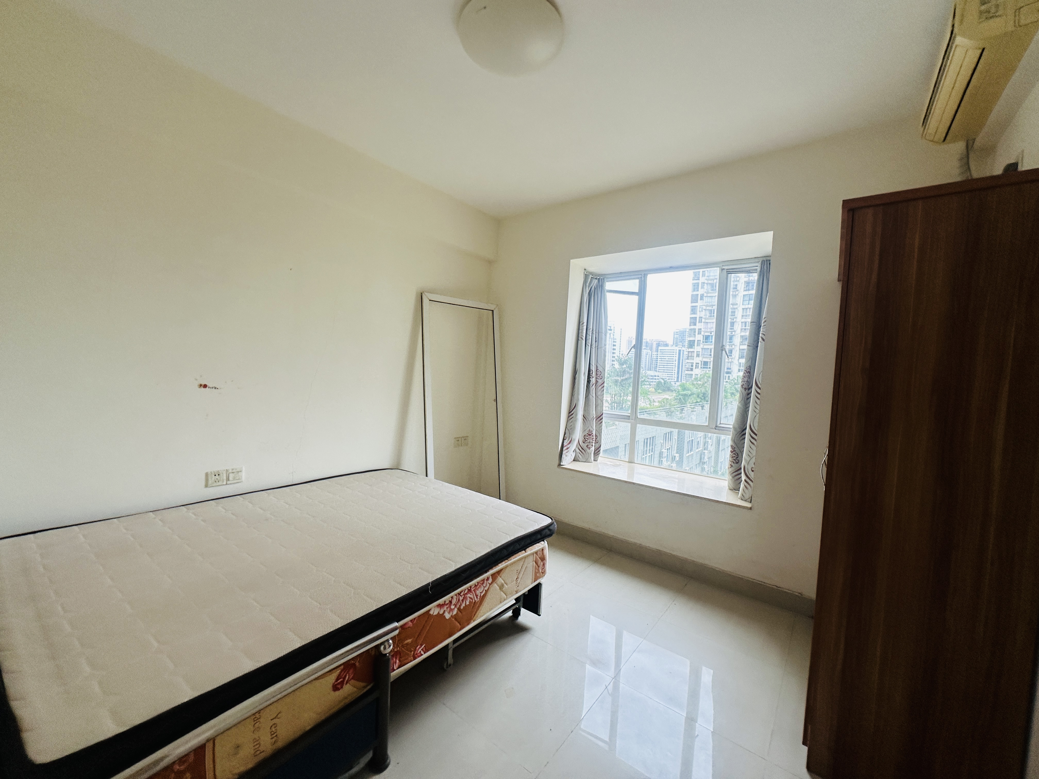 龙泉家园  3室2厅2卫    160.0万 龙泉家园  3室2厅2卫    160.0万卧室