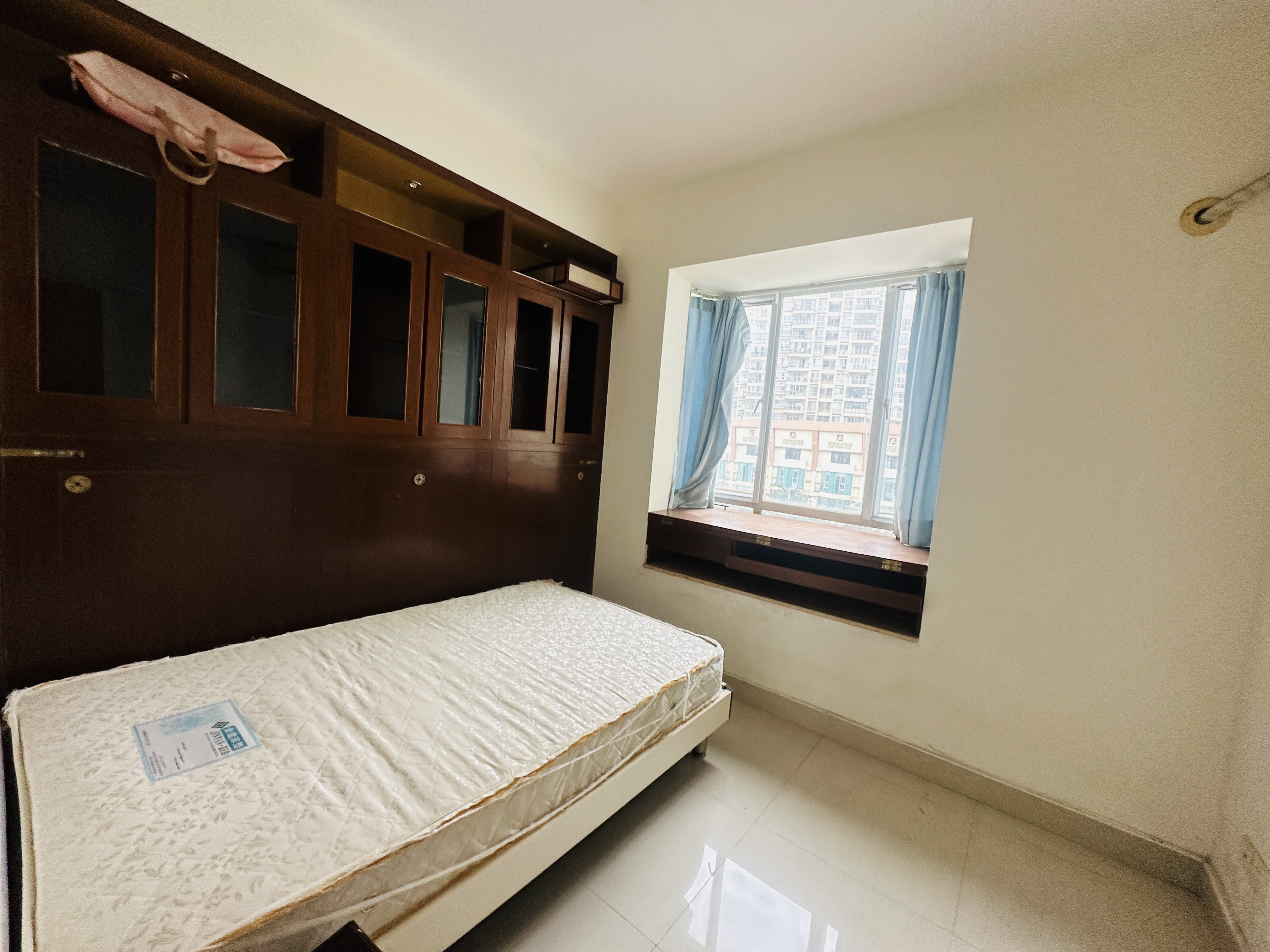 龙泉家园  3室2厅2卫    160.0万 龙泉家园  3室2厅2卫    160.0万卧室