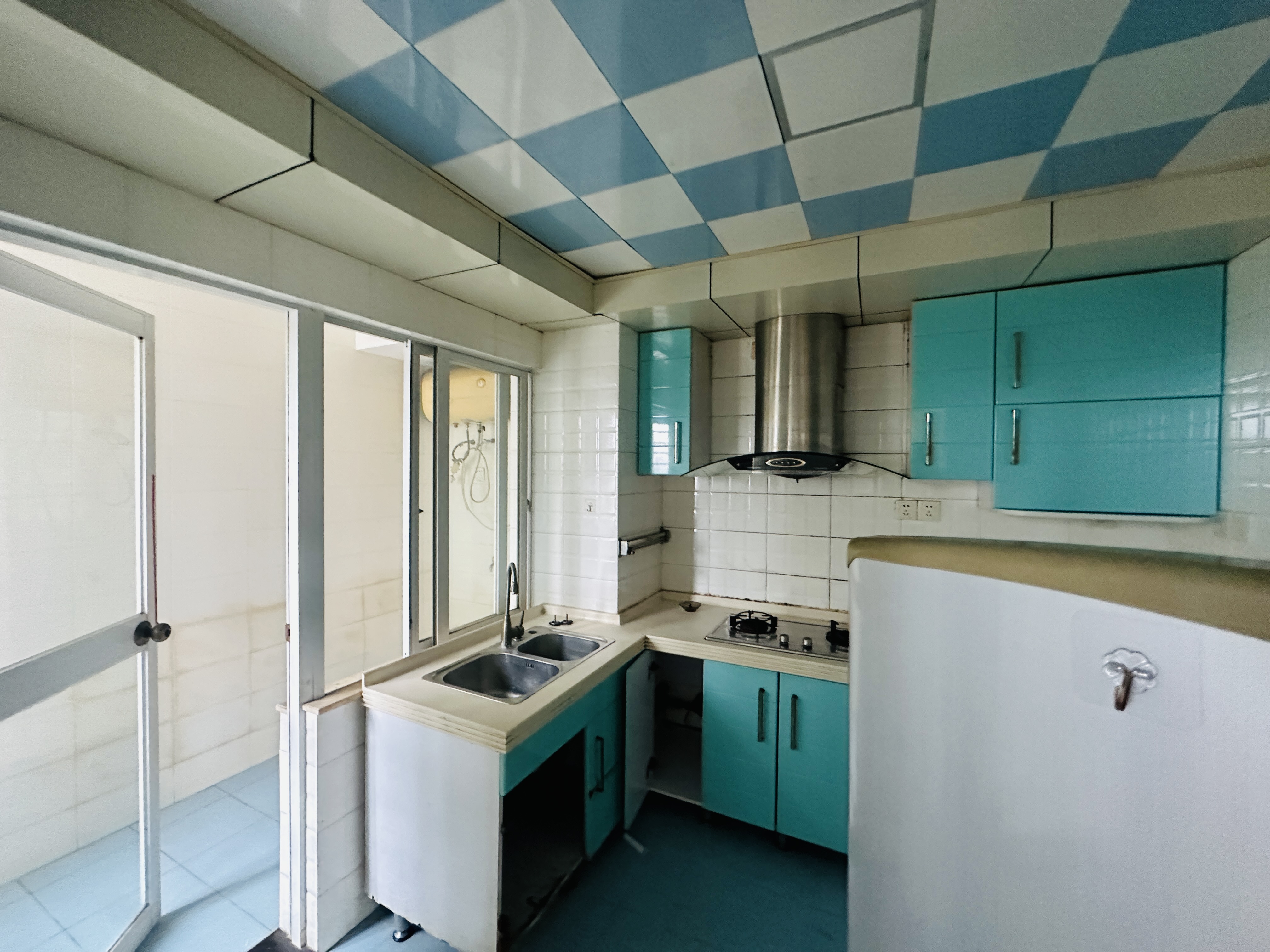 龙泉家园  3室2厅2卫    160.0万 龙泉家园  3室2厅2卫    160.0万厨房