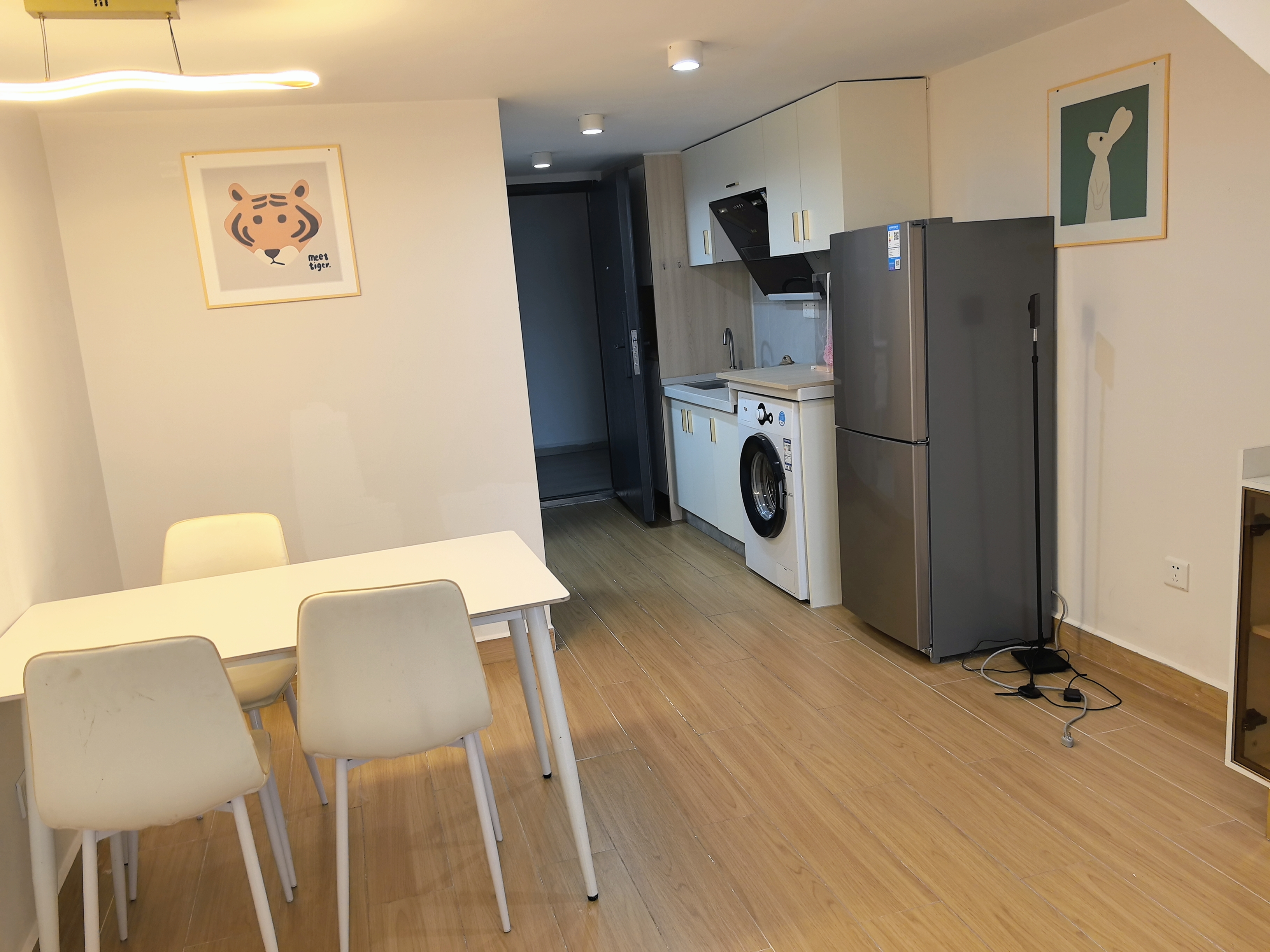 敬天广场  2室1厅1卫   3600.00元/月室内图