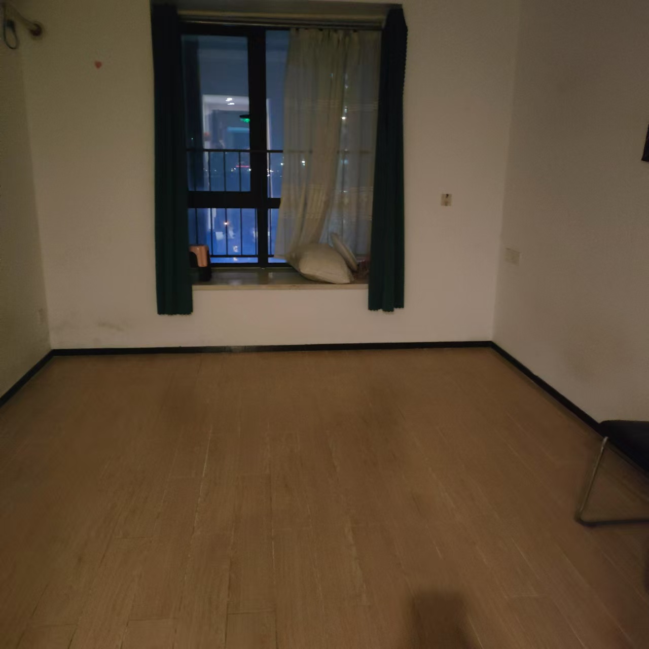 中海国际二期  1室1厅1卫    1200.0元/月室内图