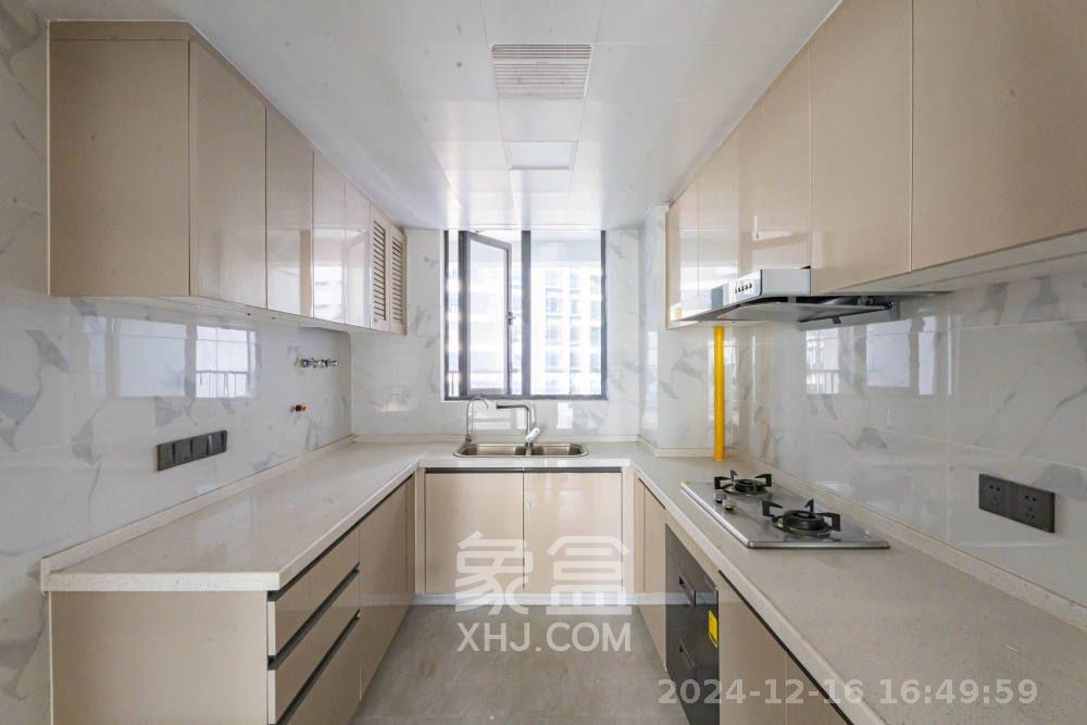 绿地V岛  4室1厅2卫    6000.0元/月 绿地V岛  4室1厅2卫    6000.0元/月