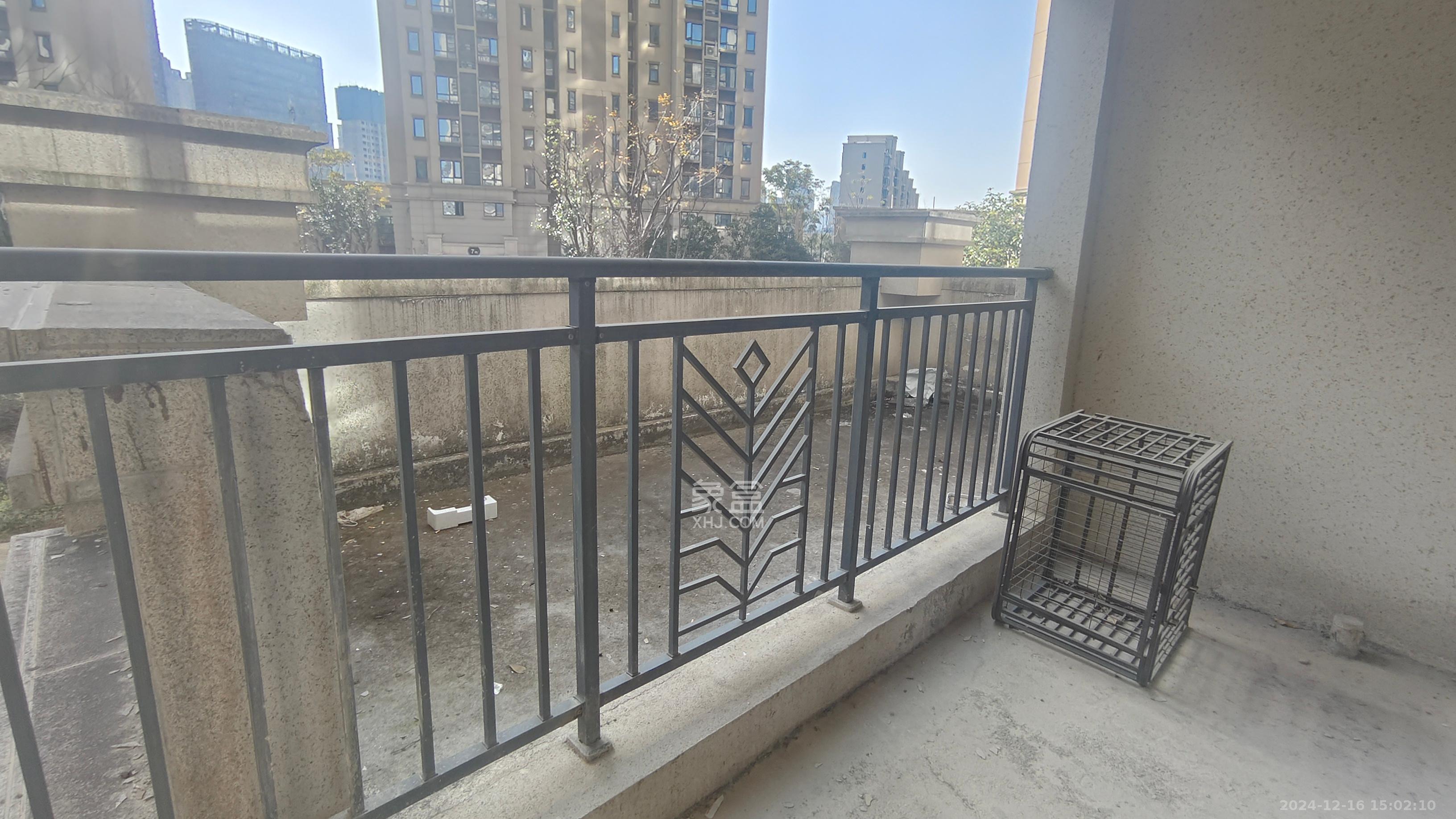 振业城三期  4室2厅2卫    1500.0元/月室内图