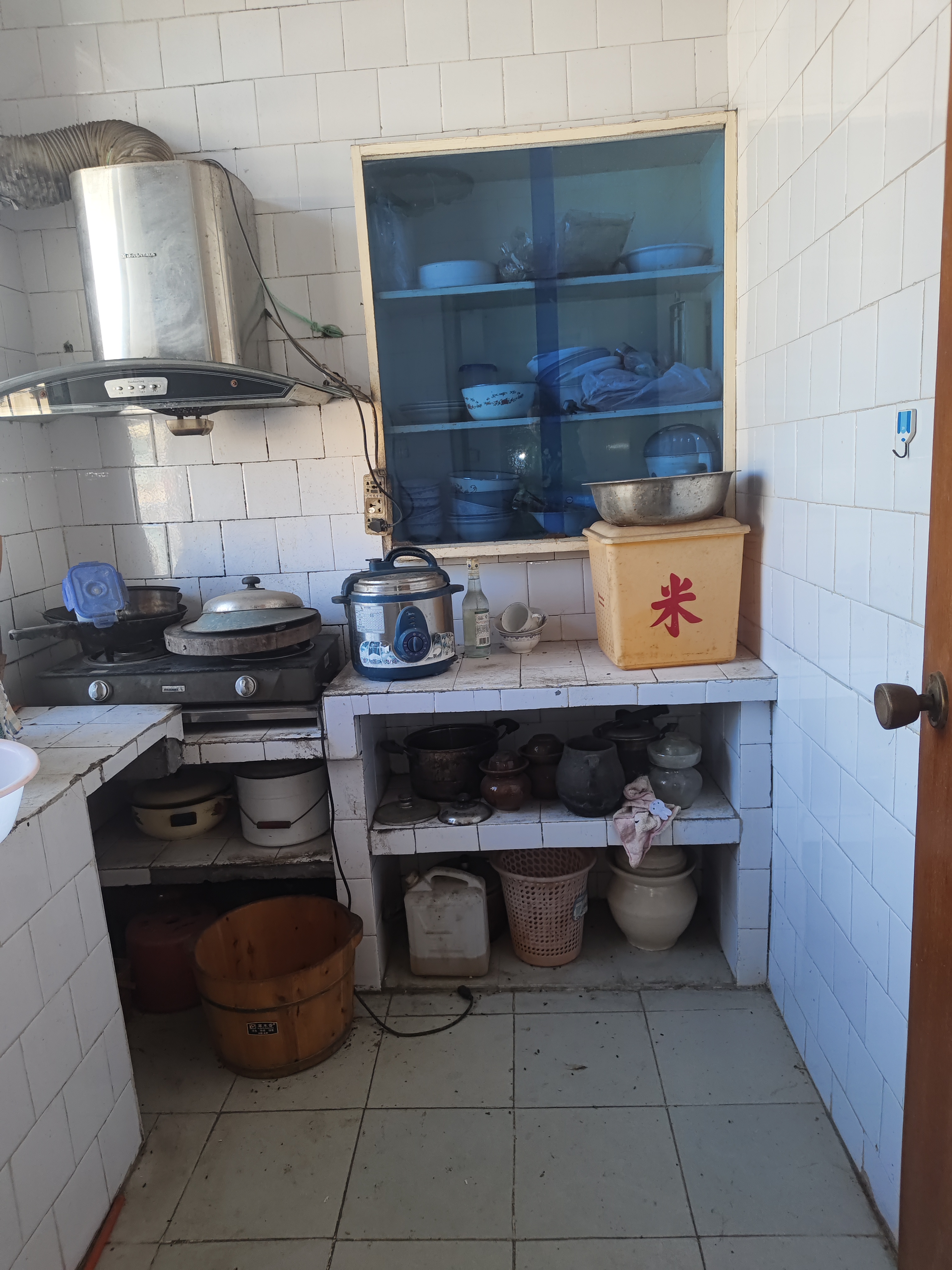 洞新市场 2室1厅1卫 15.0万 洞新市场 2室1厅1卫 15.0万客厅