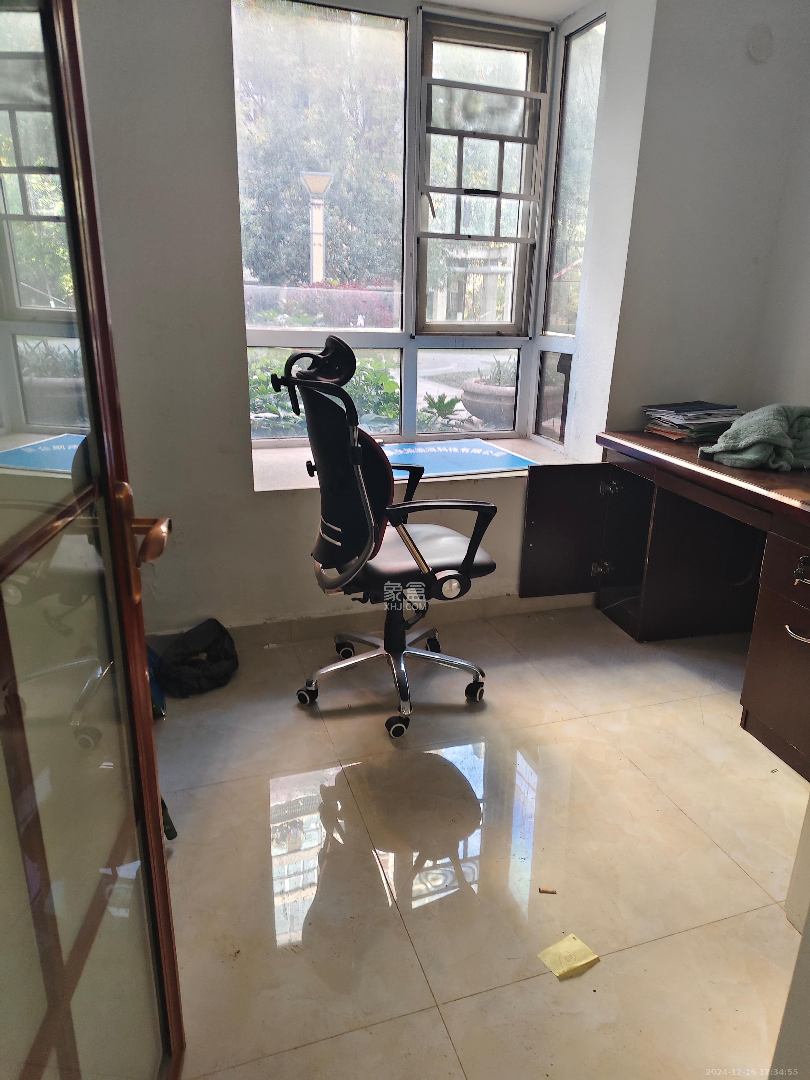 华银天际 1室2厅2卫 2500.0元/月 华银天际 1室2厅2卫 2500.0元/月室内图