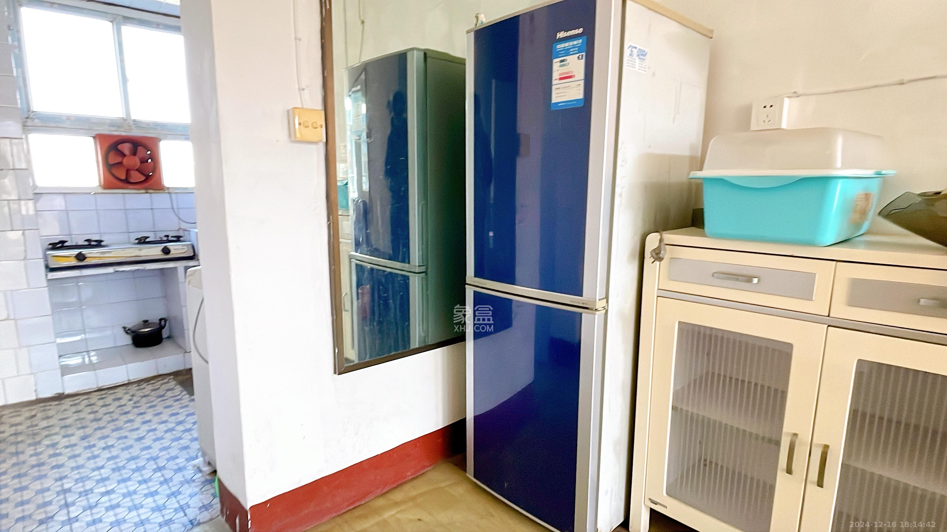 金蜂音像出版社单位宿舍  2室1厅1卫    1200.0元/月 金蜂音像出版社单位宿舍  2室1厅1卫    1200.0元/月室内图