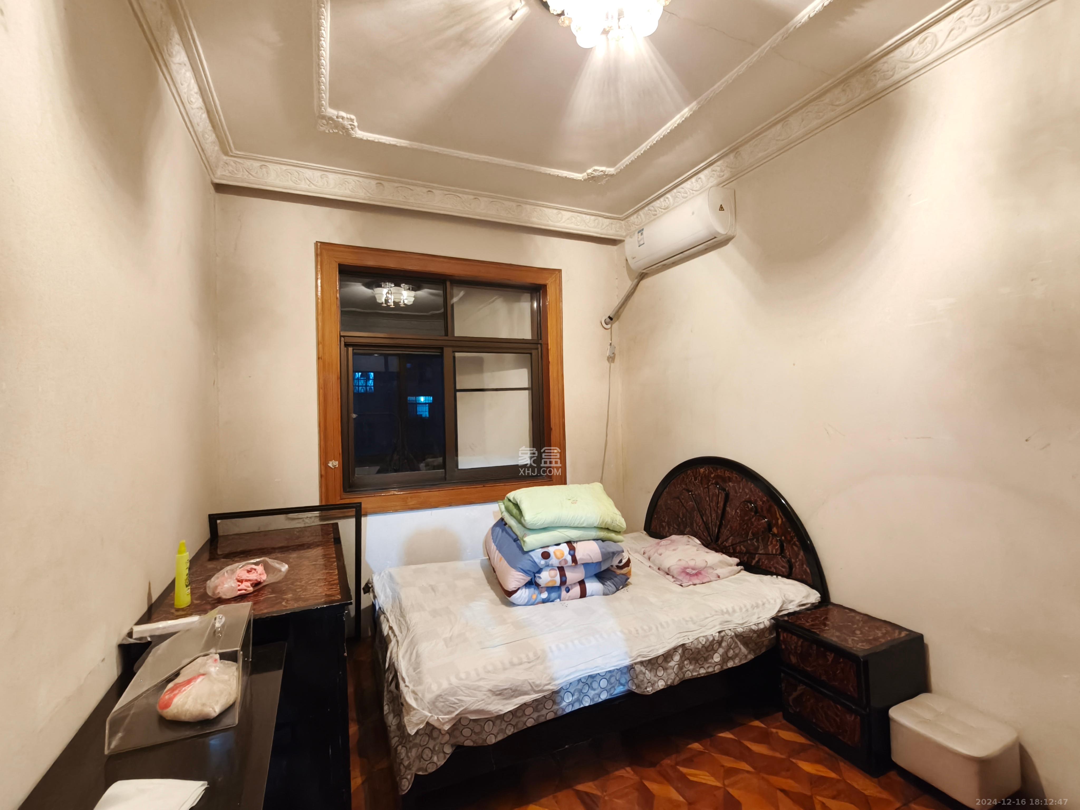 东风路汽车城宿舍  3室2厅1卫    1600.0元/月 东风路汽车城宿舍  3室2厅1卫    1600.0元/月室内图