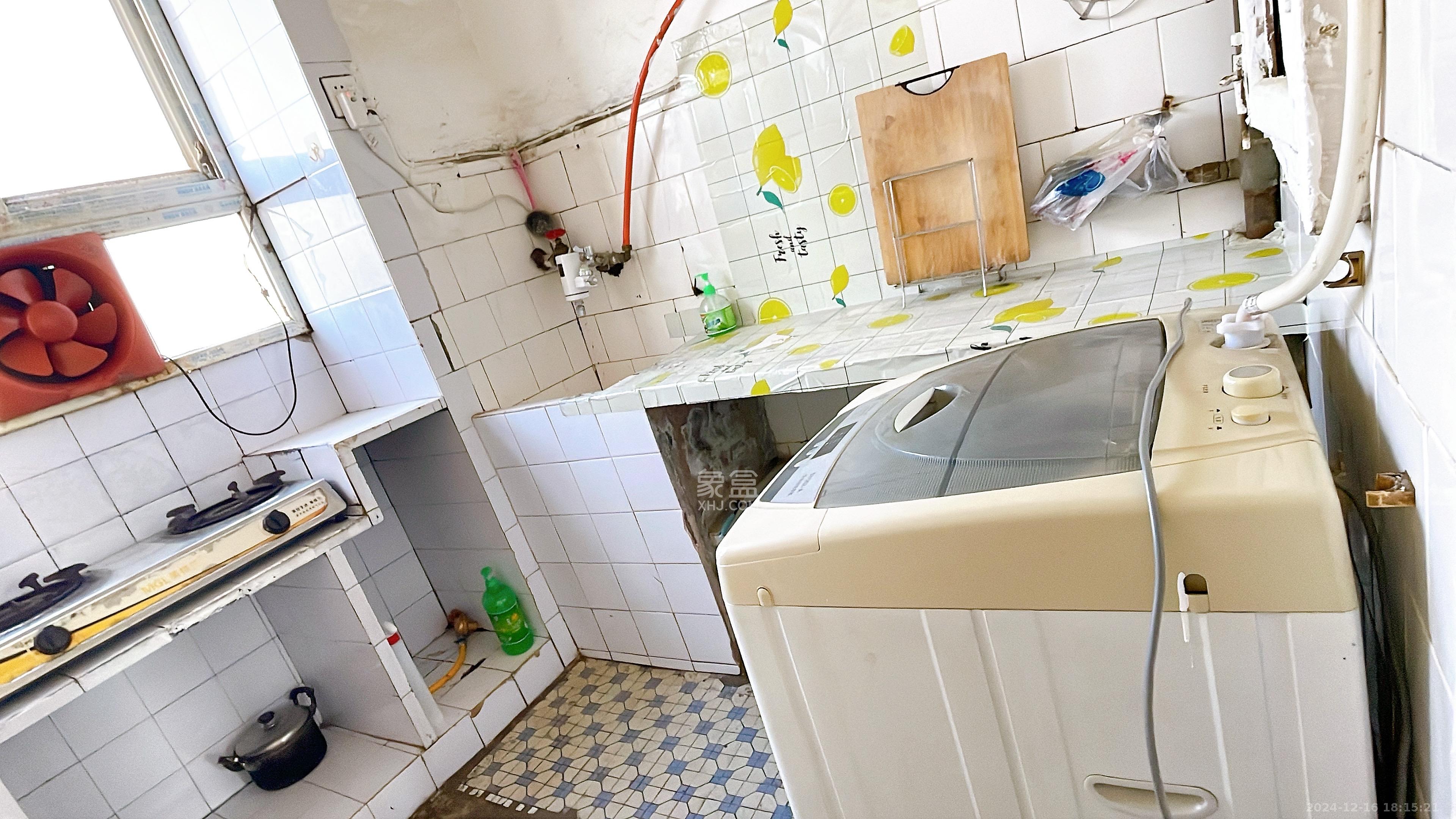 金蜂音像出版社单位宿舍  2室1厅1卫    1200.0元/月 金蜂音像出版社单位宿舍  2室1厅1卫    1200.0元/月室内图