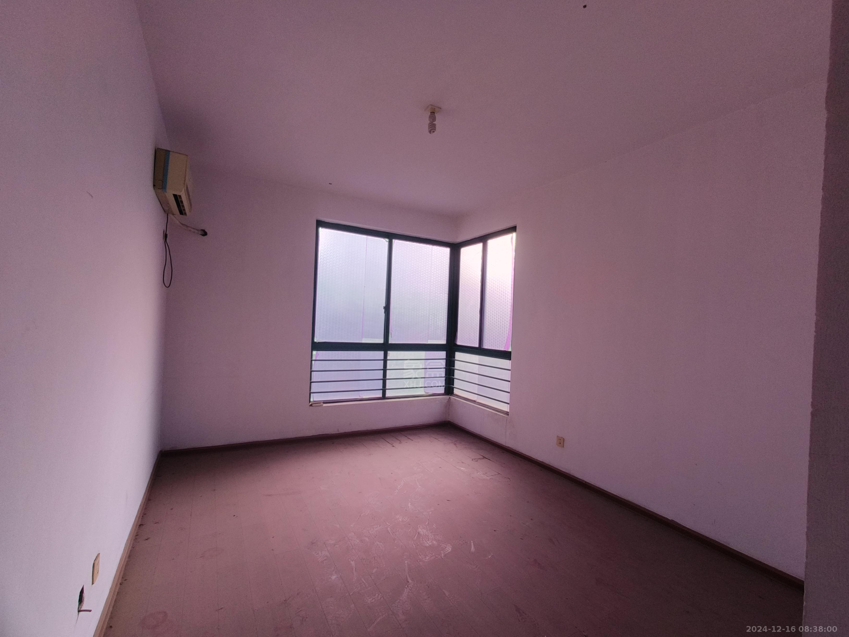 尚格名城东岸花园  3室2厅2卫    1800.0元/月 尚格名城东岸花园  3室2厅2卫    1800.0元/月室内图