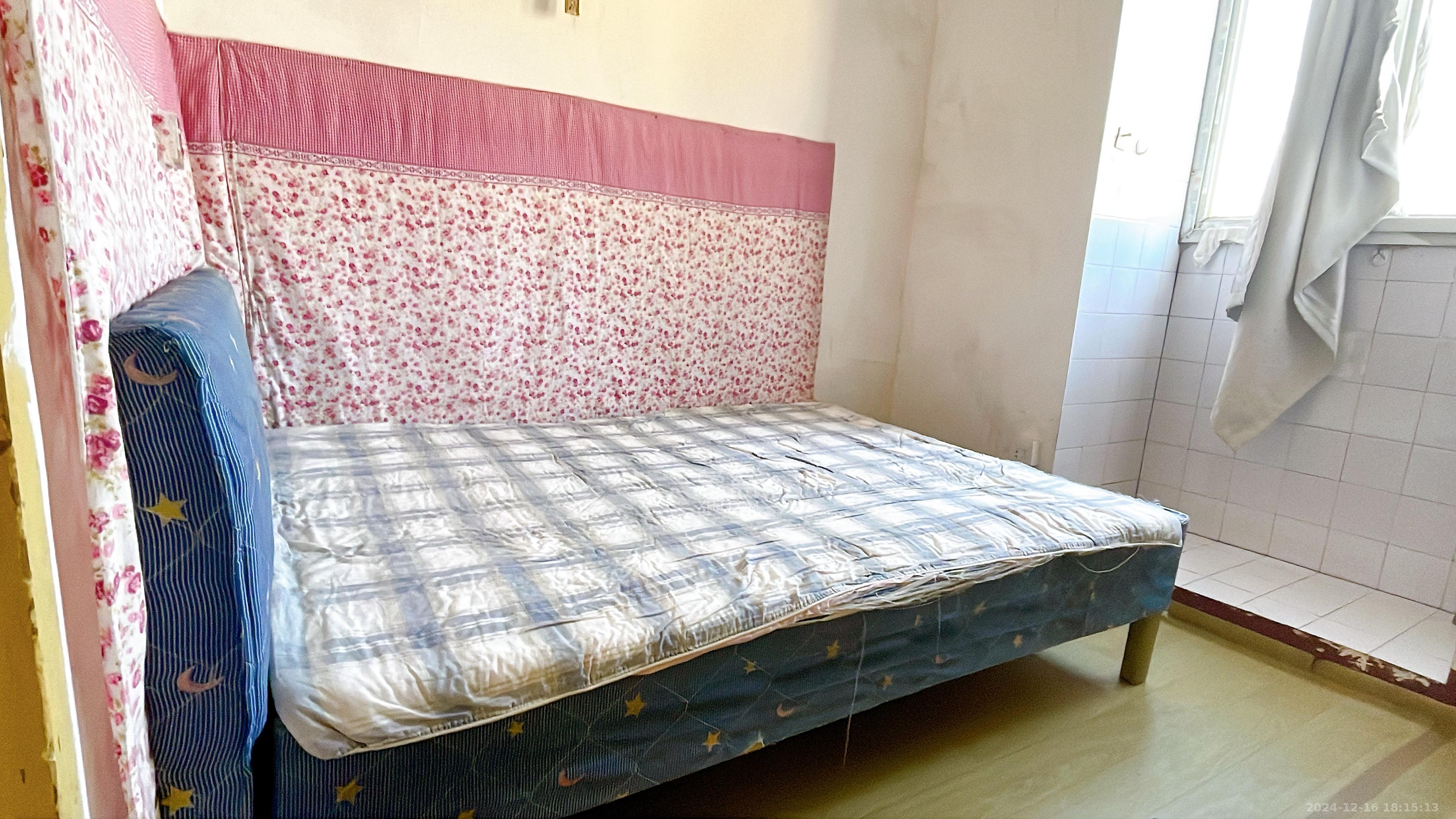 金蜂音像出版社单位宿舍  2室1厅1卫    1200.0元/月 金蜂音像出版社单位宿舍  2室1厅1卫    1200.0元/月室内图