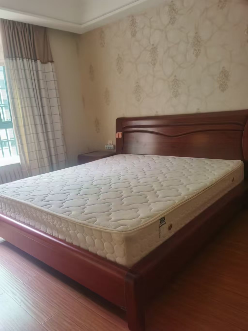 雅香苑 3室2厅2卫 2300.0元/月 雅香苑 3室2厅2卫 2300.0元/月室内图