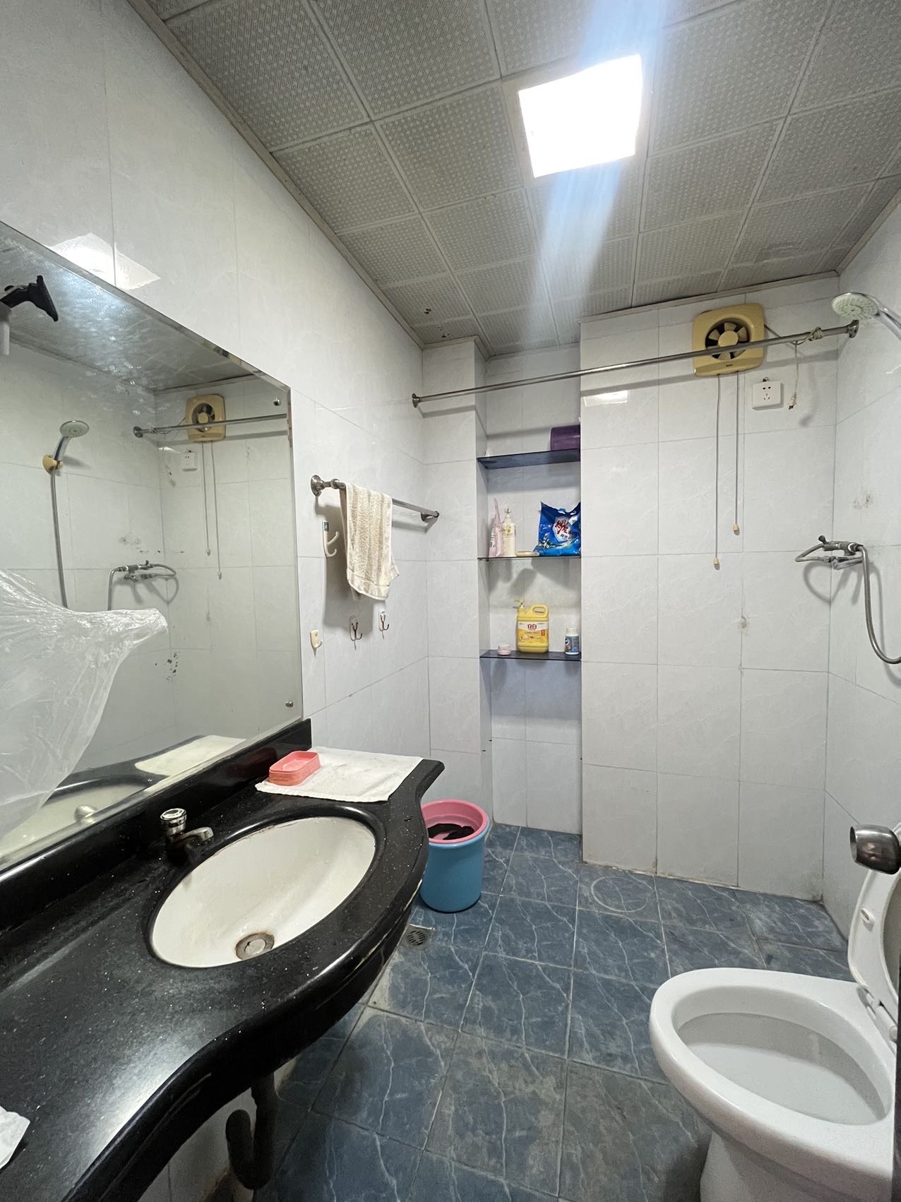 南海大厦(五指山路) 3室2厅2卫 2300.0元/月 南海大厦(五指山路) 3室2厅2卫 2300.0元/月室内图