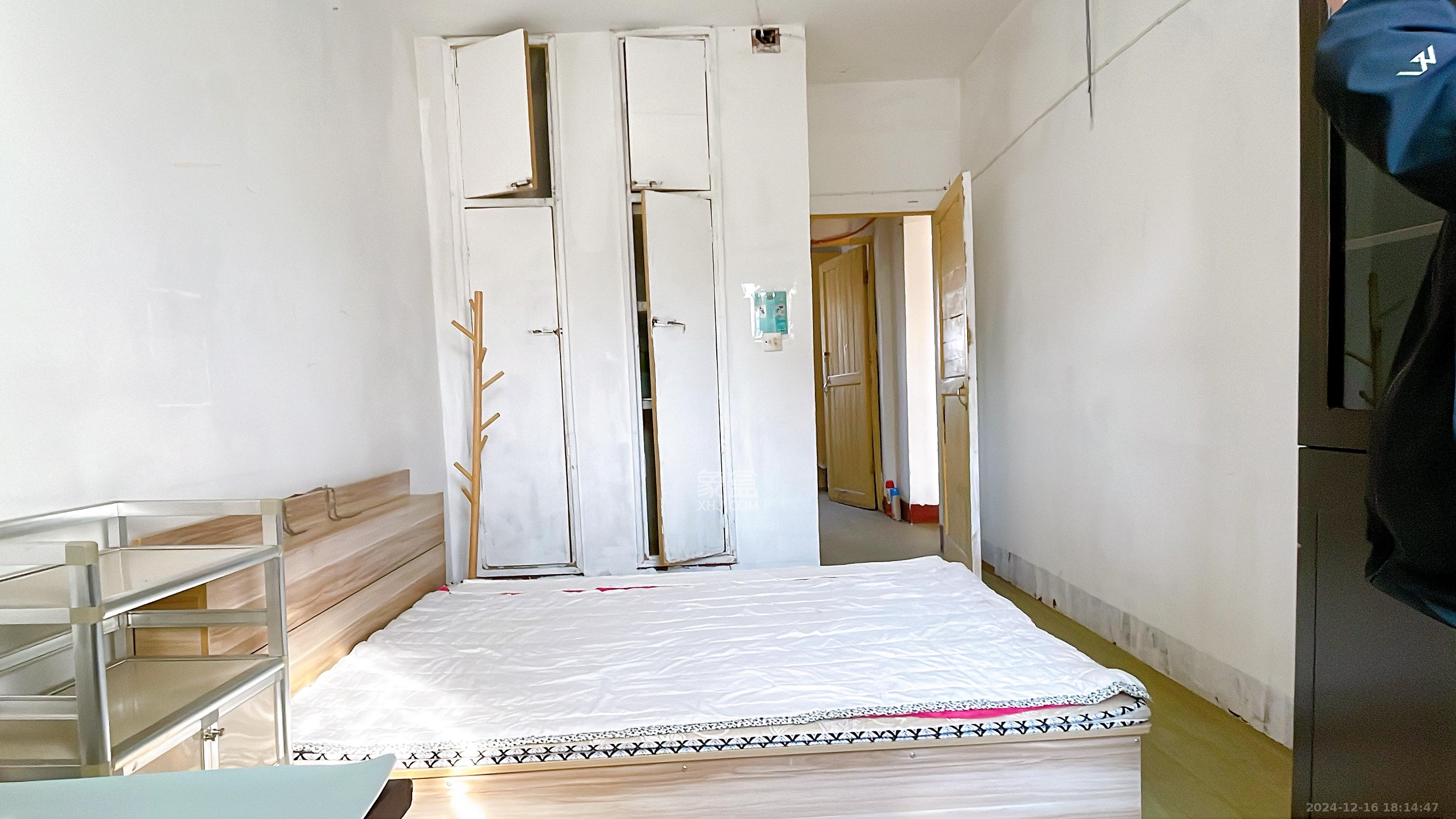 金蜂音像出版社单位宿舍  2室1厅1卫    1200.0元/月 金蜂音像出版社单位宿舍  2室1厅1卫    1200.0元/月室内图