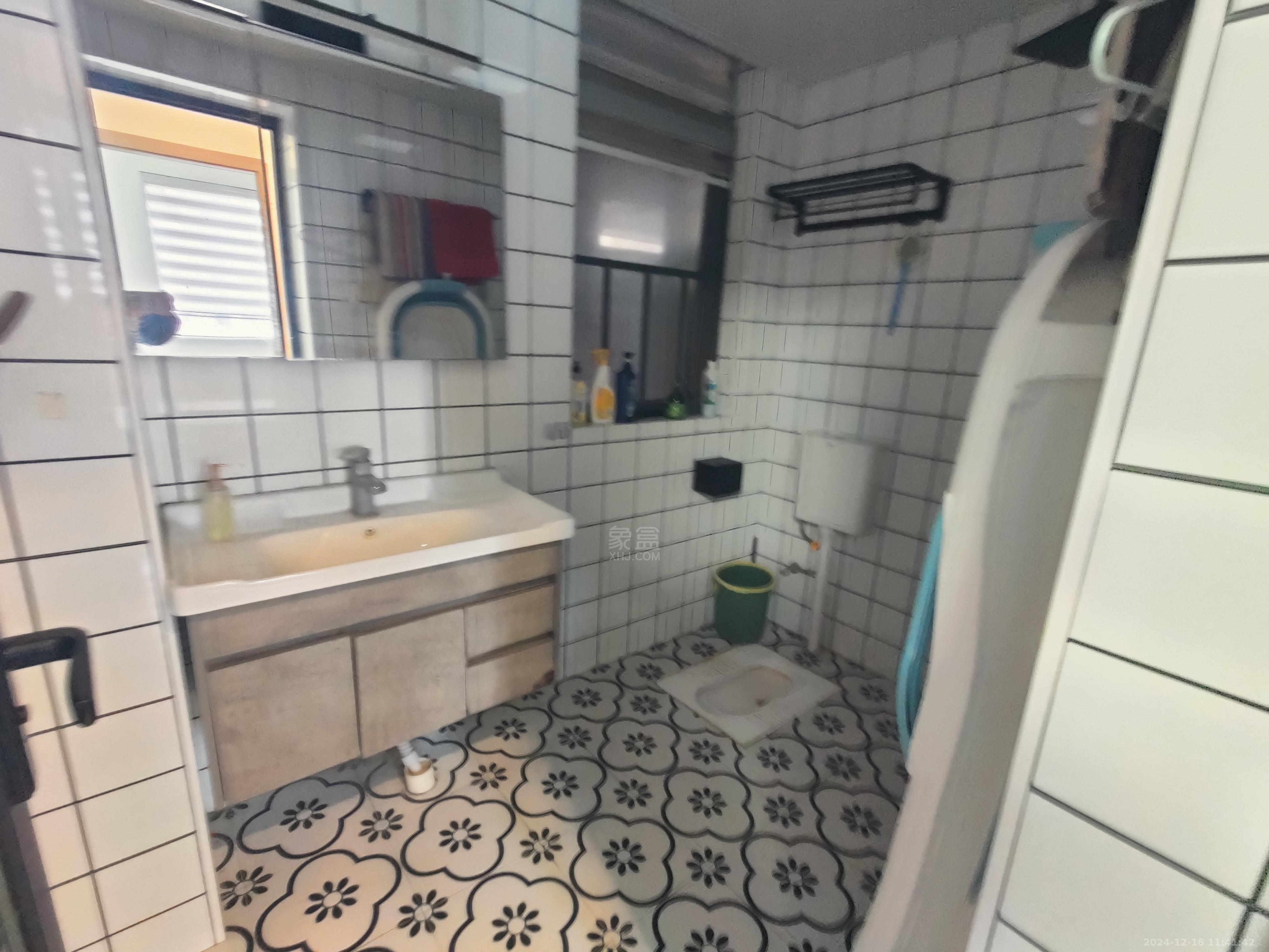 春藤小镇 3室2厅1卫 1800.0元/月 春藤小镇 3室2厅1卫 1800.0元/月室内图