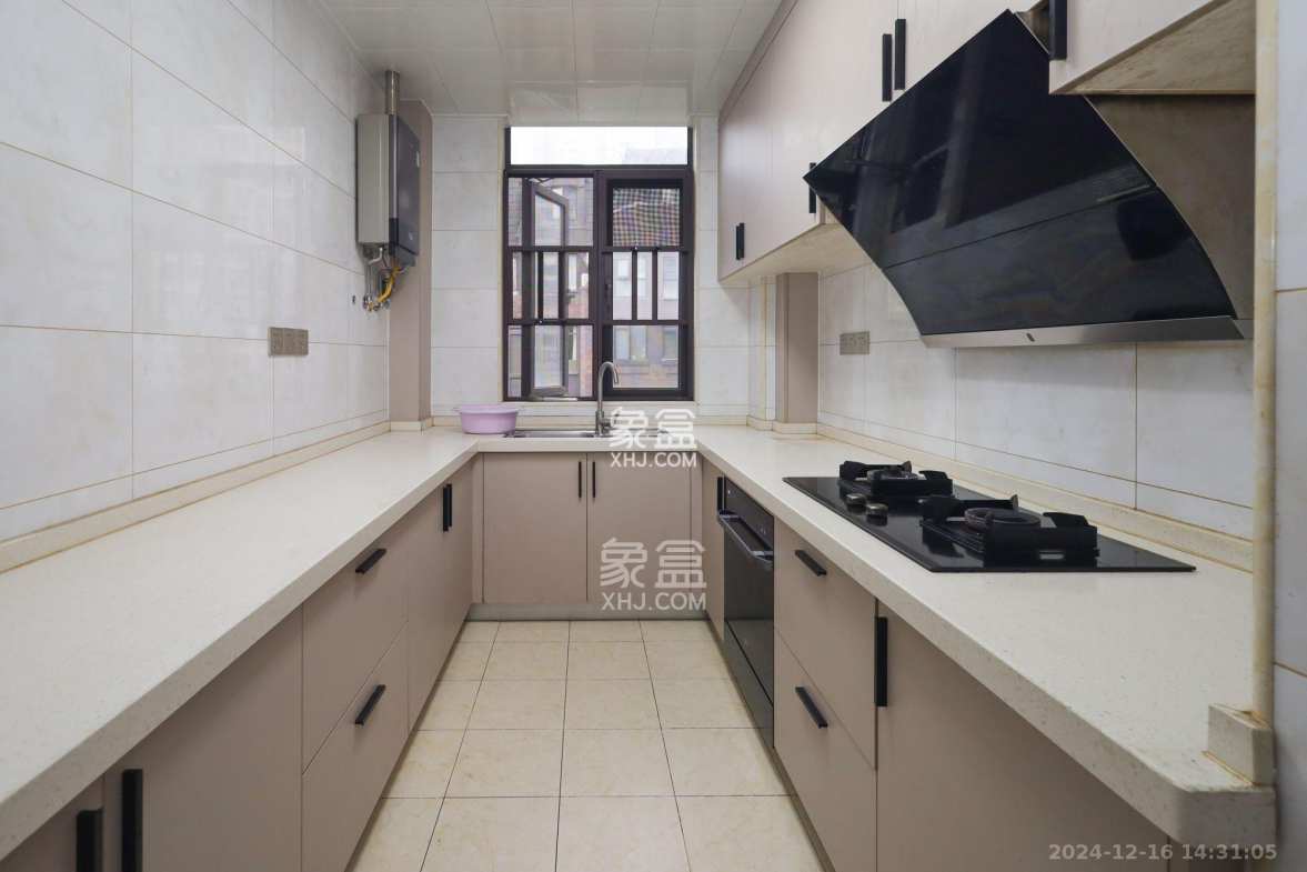 绿地海外滩一期  4室2厅2卫    3500.0元/月 绿地海外滩一期  4室2厅2卫    3500.0元/月室内图