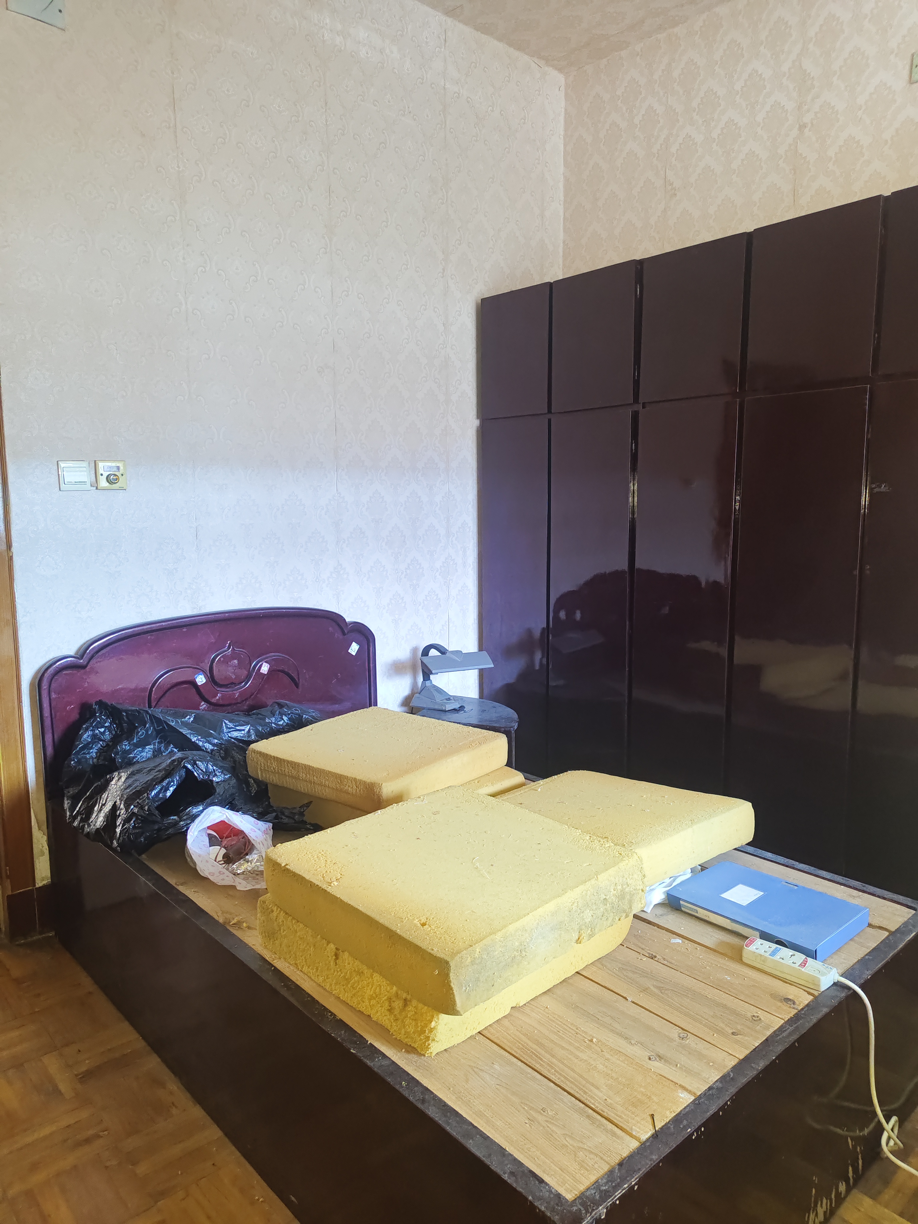 洞新市场 2室1厅1卫 15.0万 洞新市场 2室1厅1卫 15.0万客厅