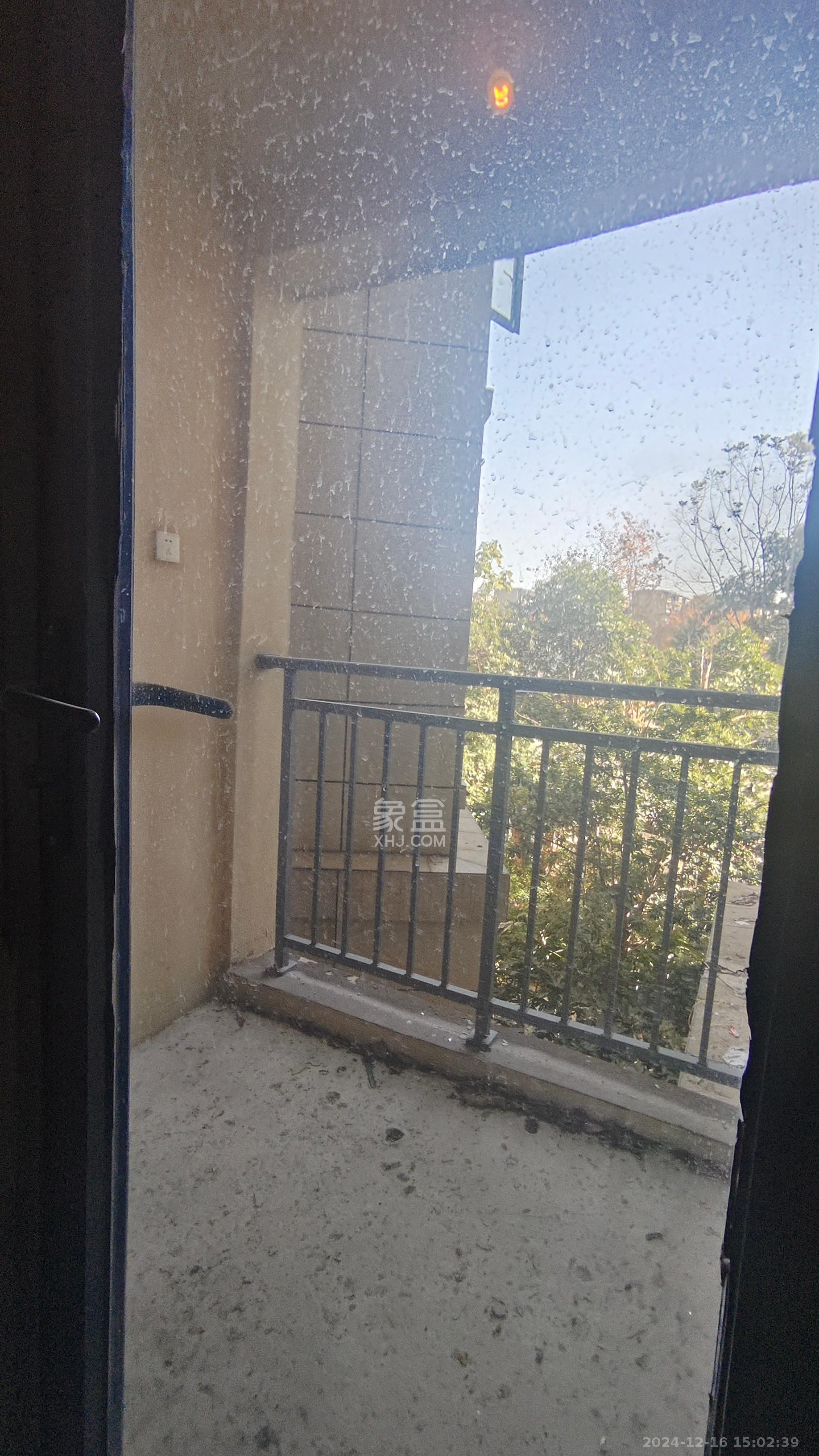 振业城三期  4室2厅2卫    1500.0元/月室内图