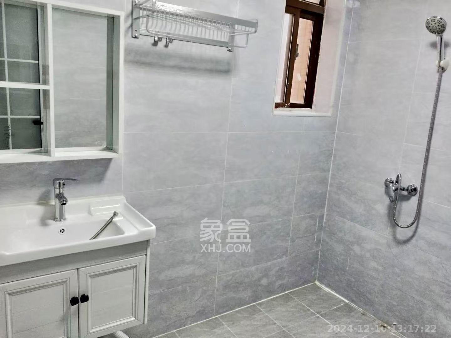 四季星城  4室2厅2卫    2500.0元/月 四季星城  4室2厅2卫    2500.0元/月室内图