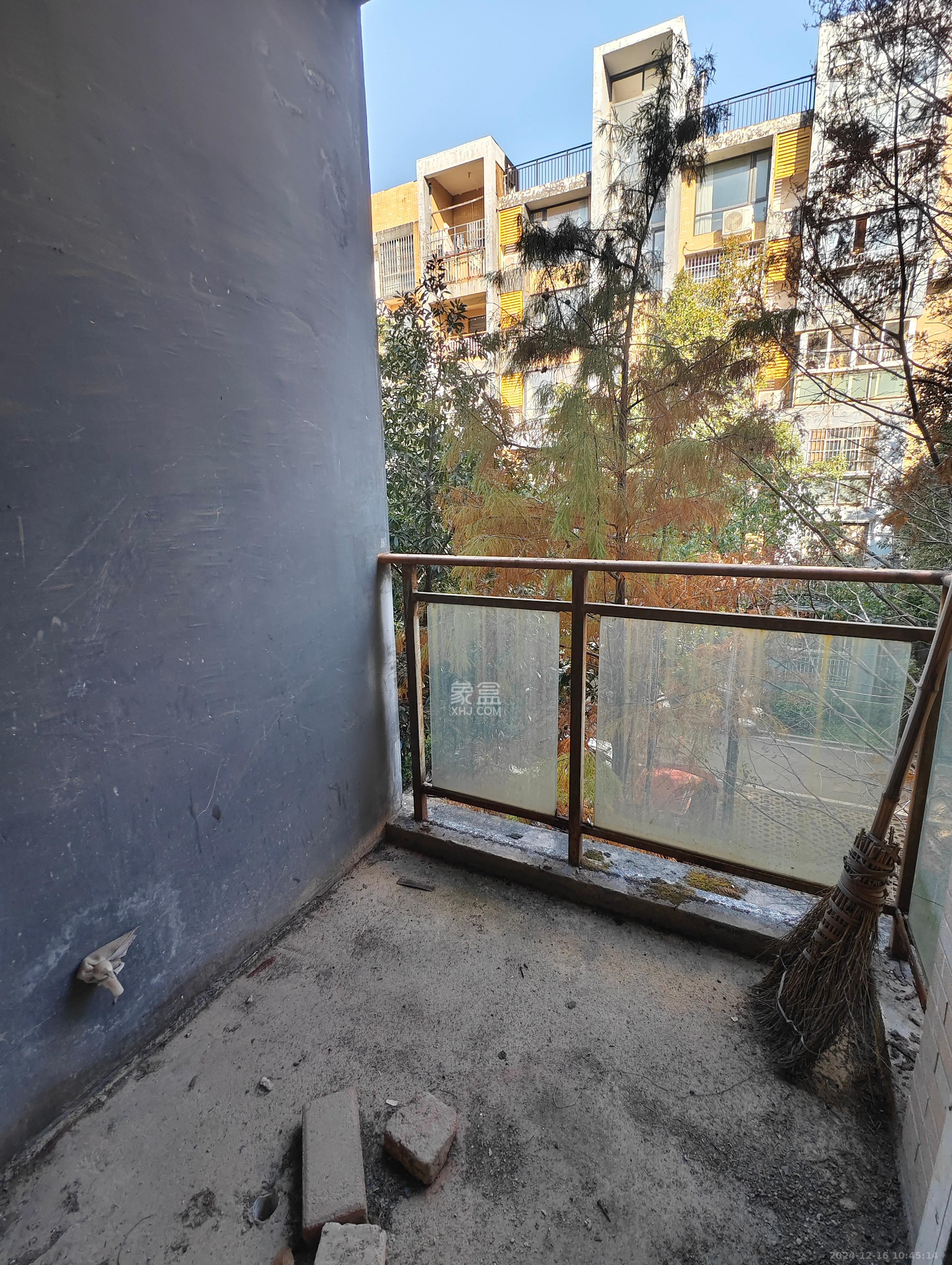 山水湾 3室2厅1卫 1000.0元/月 山水湾 3室2厅1卫 1000.0元/月室内图