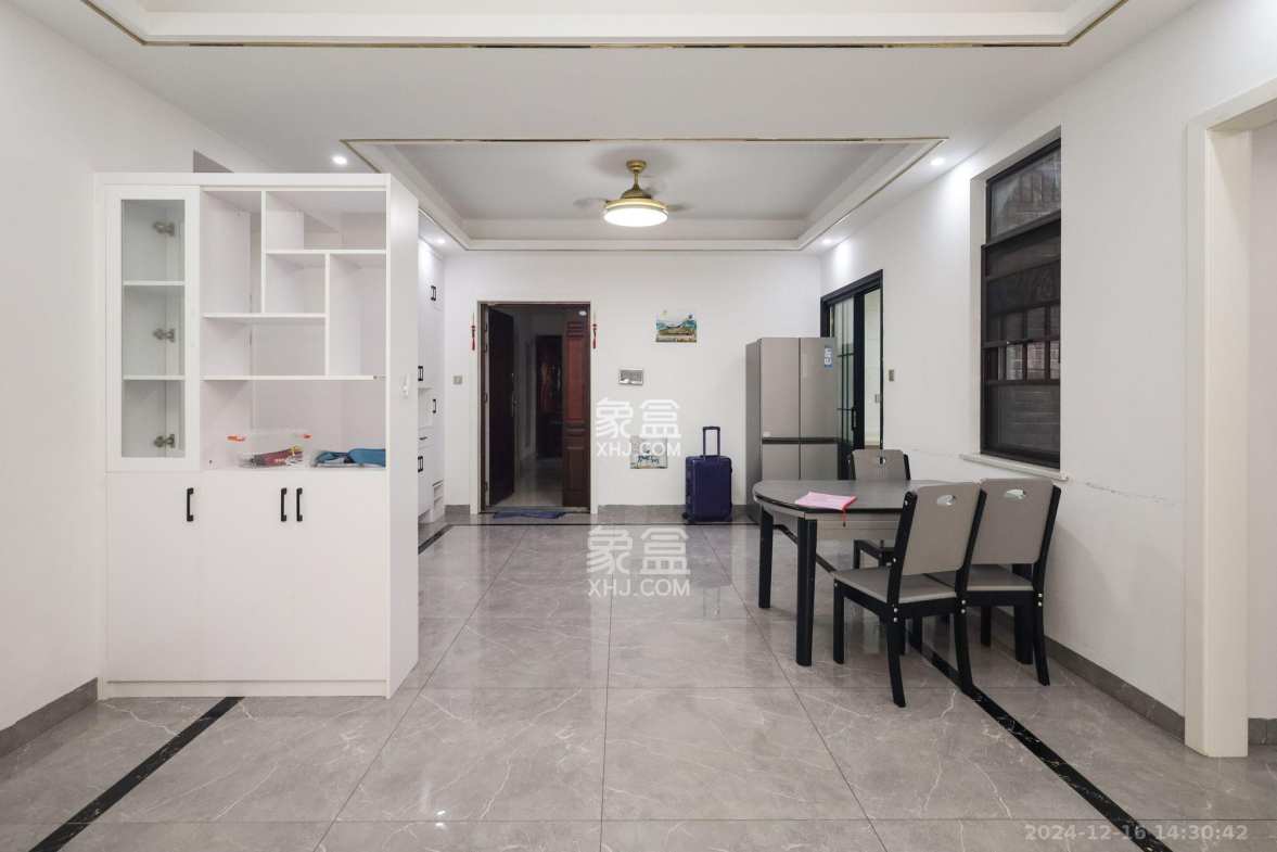 绿地海外滩一期  4室2厅2卫    3500.0元/月 绿地海外滩一期  4室2厅2卫    3500.0元/月室内图