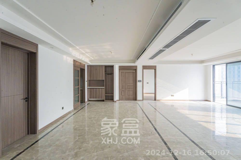 绿地V岛  4室1厅2卫   6000.00元/月室内图