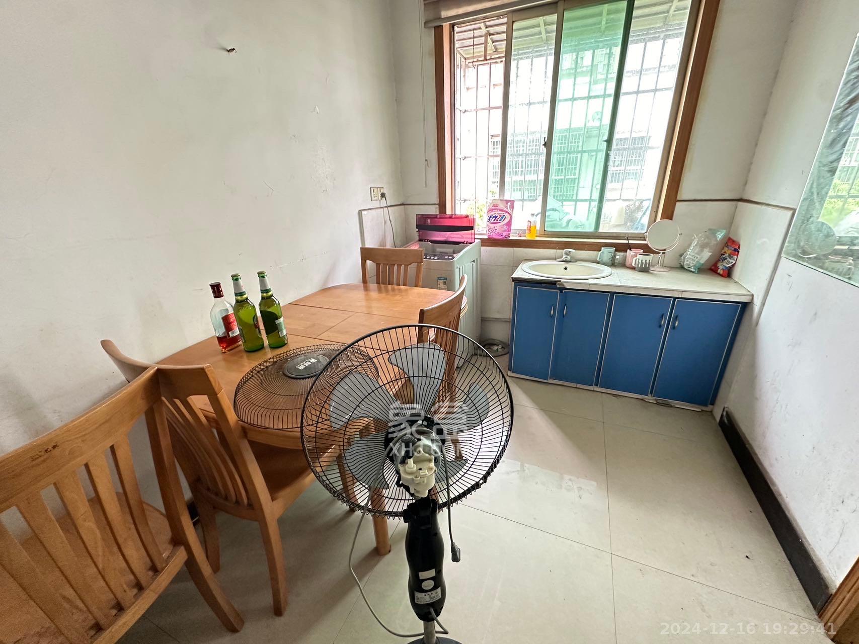 中南汽车世界 2室2厅1卫 950.0元/月 中南汽车世界 2室2厅1卫 950.0元/月室内图