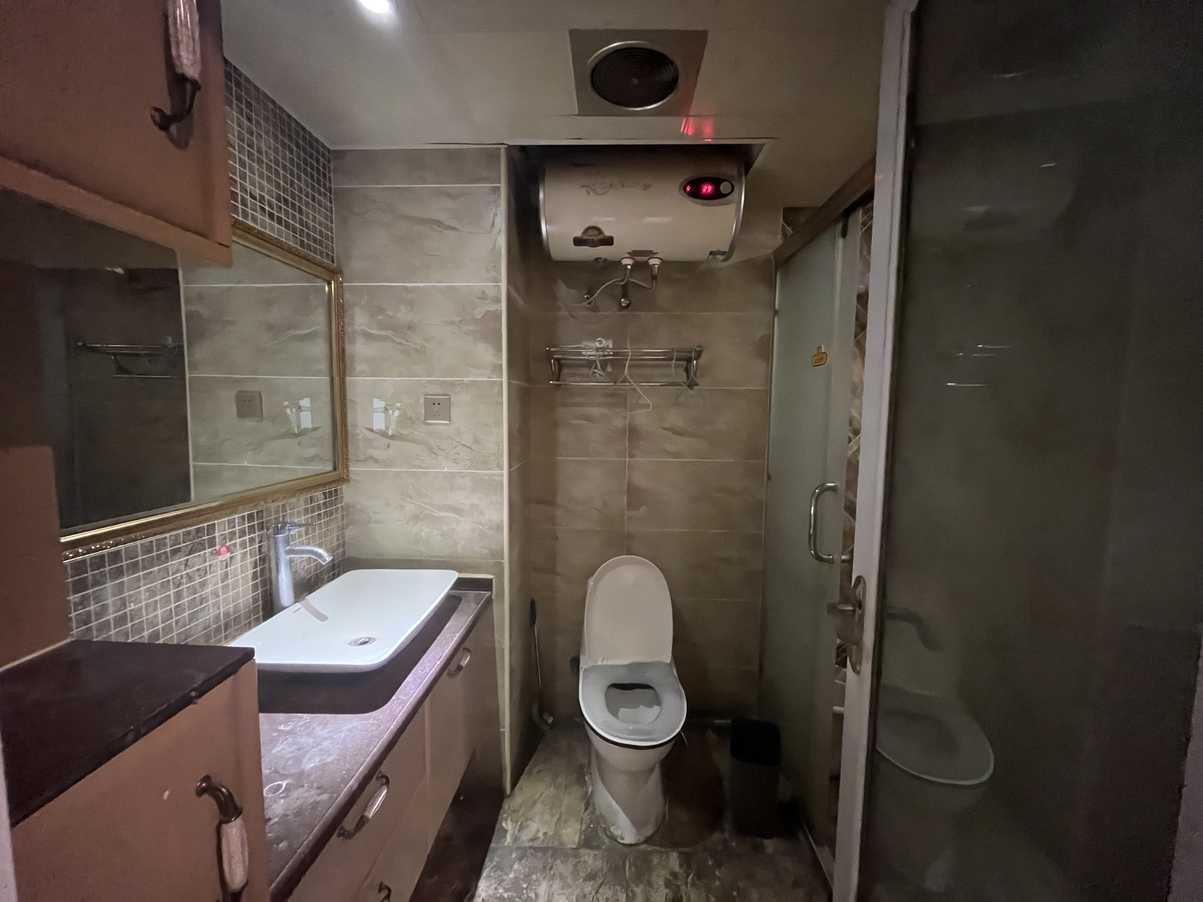 万豪城市花园  1室1厅2卫    1200.0元/月室内图