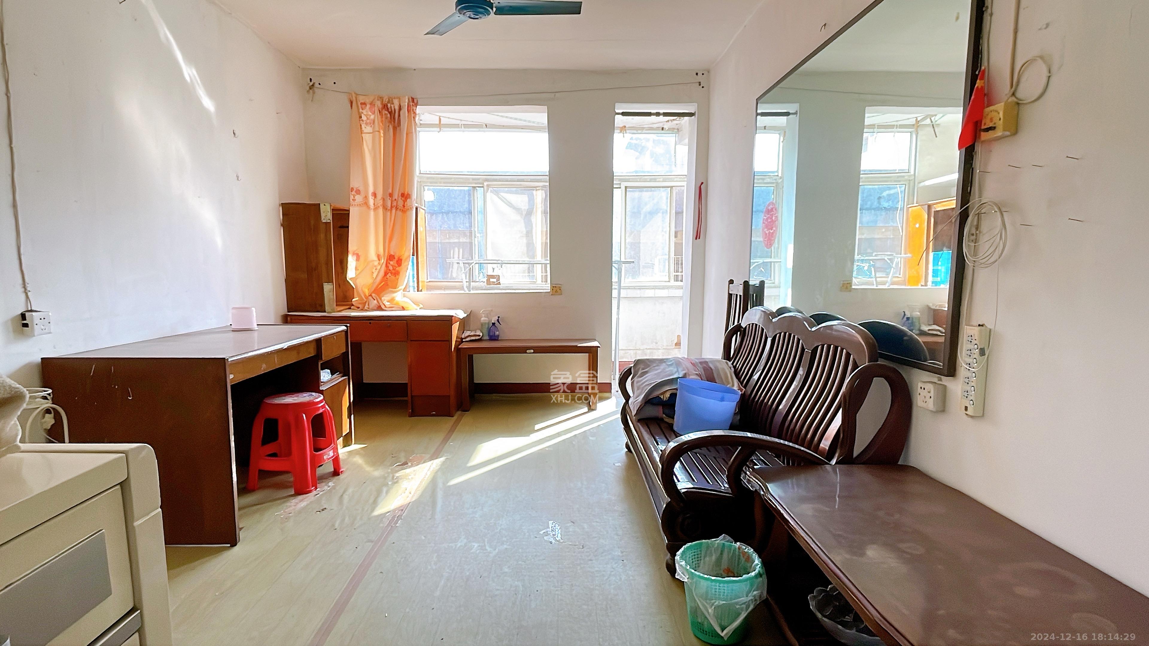 金蜂音像出版社单位宿舍  2室1厅1卫    1200.0元/月 金蜂音像出版社单位宿舍  2室1厅1卫    1200.0元/月室内图