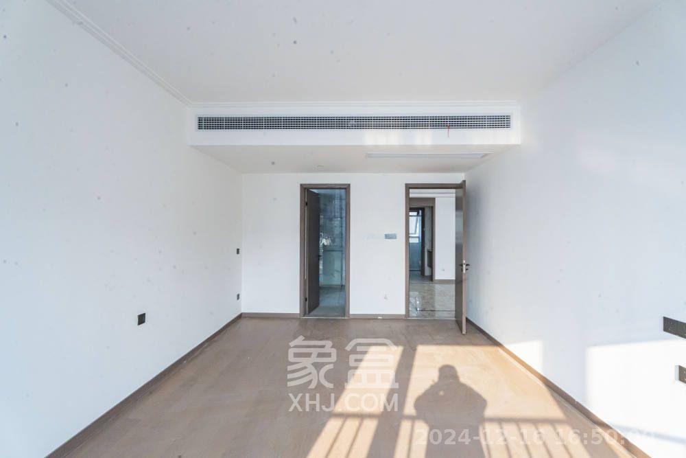 绿地V岛  4室1厅2卫   6000.00元/月室内图