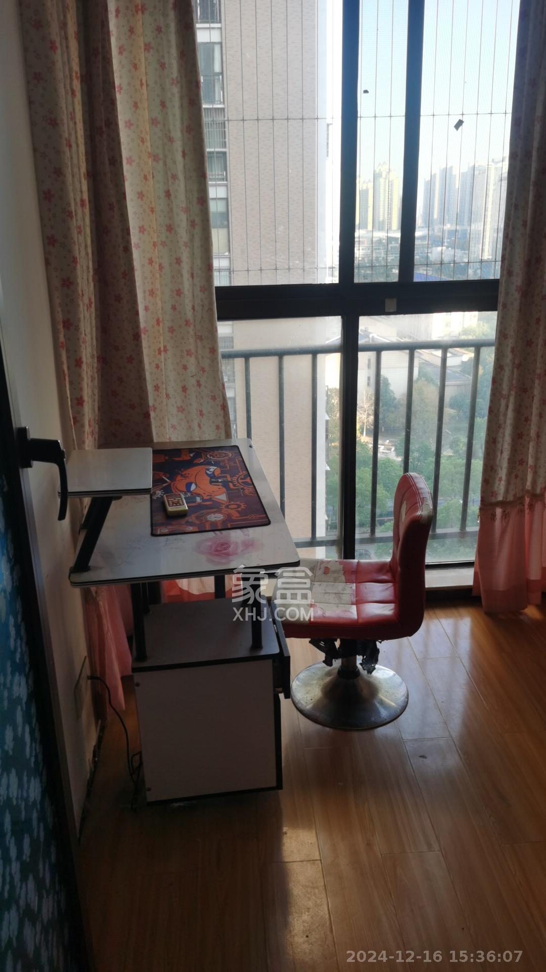 水岸世景  3室1厅1卫   1800.00元/月室内图