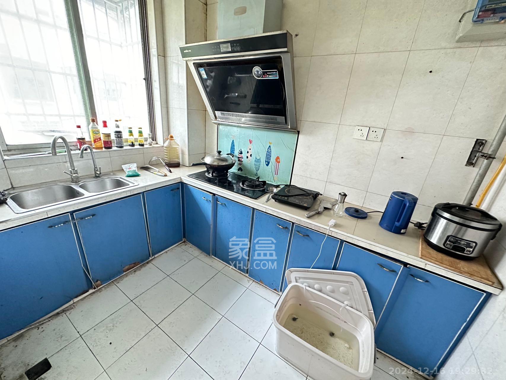 中南汽车世界 2室2厅1卫 950.0元/月 中南汽车世界 2室2厅1卫 950.0元/月室内图