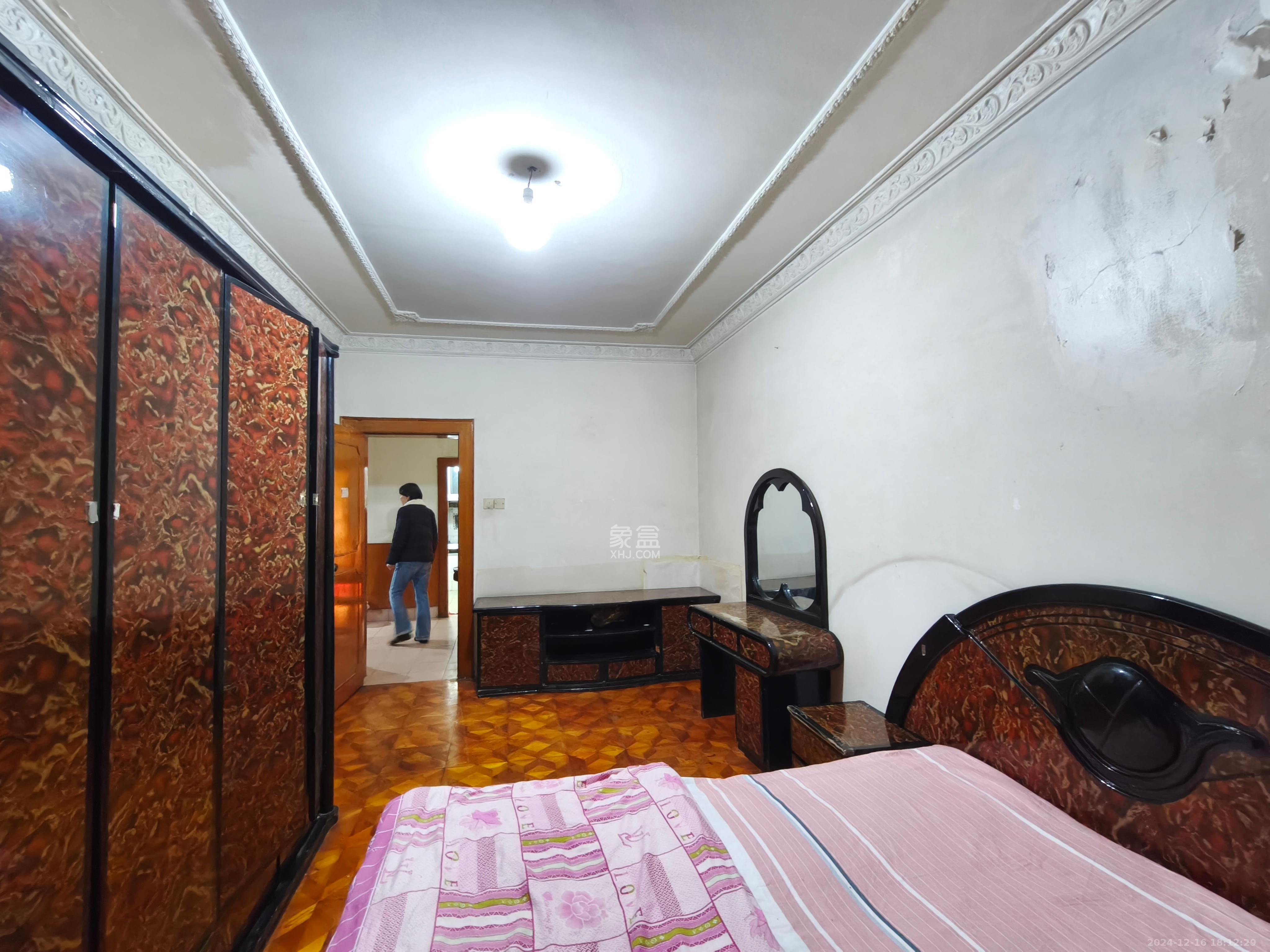 东风路汽车城宿舍  3室2厅1卫    1600.0元/月 东风路汽车城宿舍  3室2厅1卫    1600.0元/月室内图