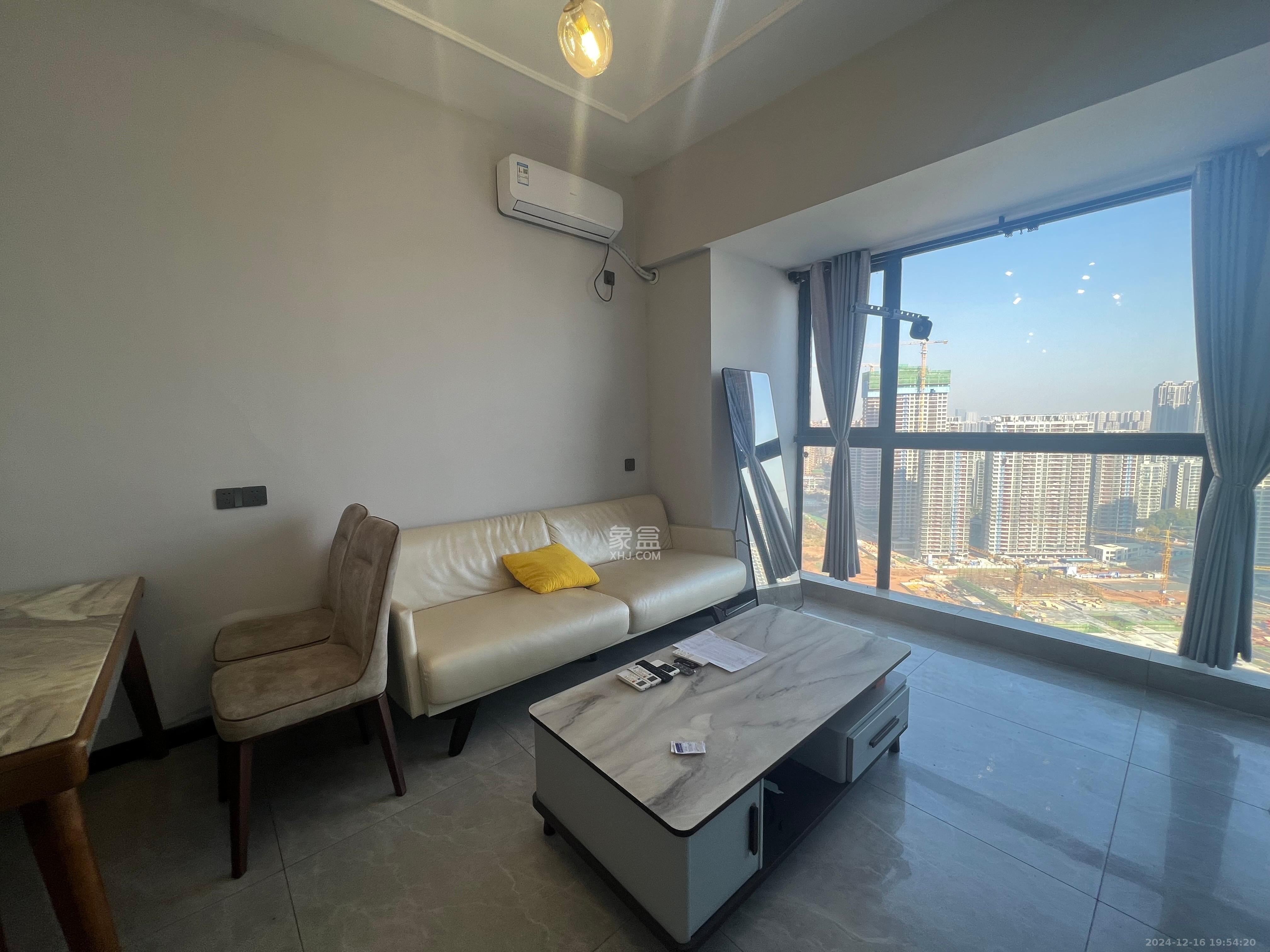 京武浪琴山一、二期 2室2厅2卫 3000.0元/月 京武浪琴山一、二期 2室2厅2卫 3000.0元/月室内图