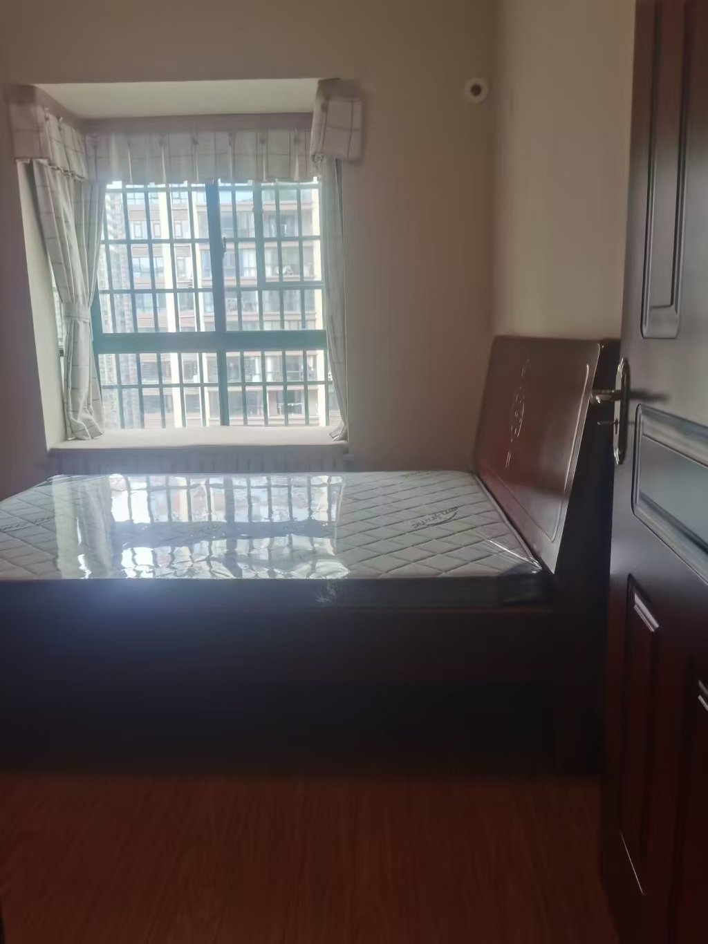 雅香苑 3室2厅2卫 2300.0元/月 雅香苑 3室2厅2卫 2300.0元/月室内图