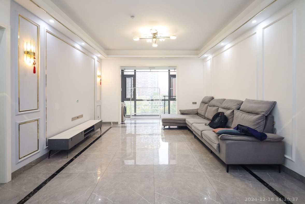 绿地海外滩一期  4室2厅2卫    3500.0元/月 绿地海外滩一期  4室2厅2卫    3500.0元/月室内图1