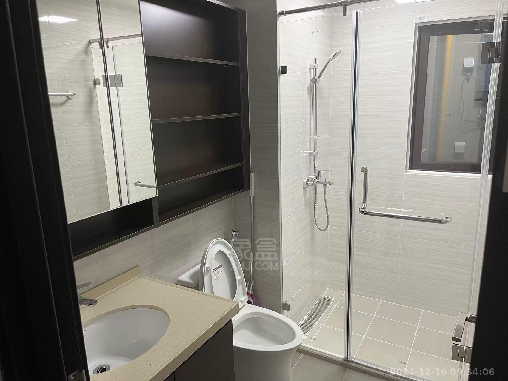 蓝溪谷 3室2厅2卫 2000.0元/月 蓝溪谷 3室2厅2卫 2000.0元/月室内图