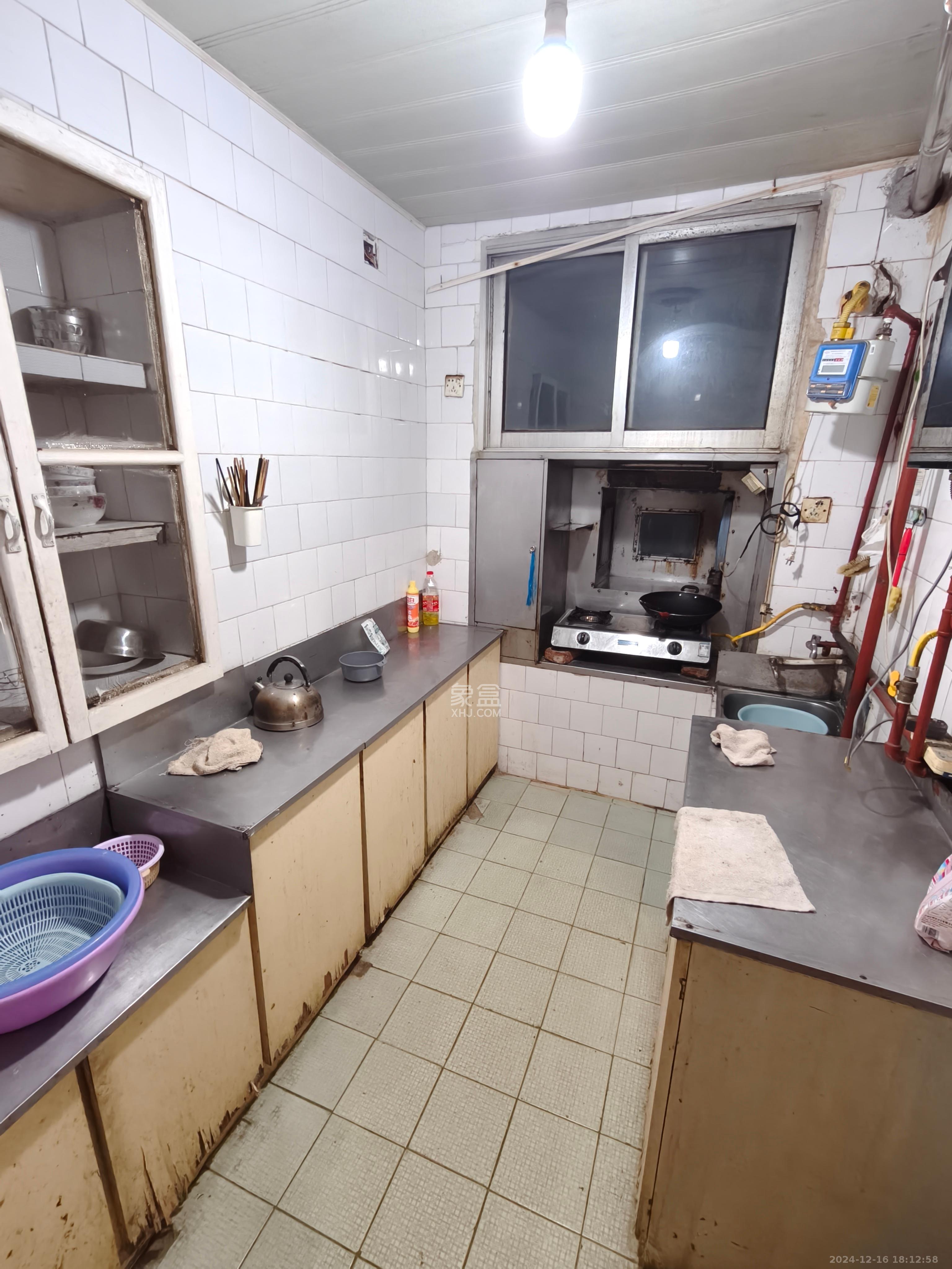 东风路汽车城宿舍  3室2厅1卫    1600.0元/月 东风路汽车城宿舍  3室2厅1卫    1600.0元/月室内图