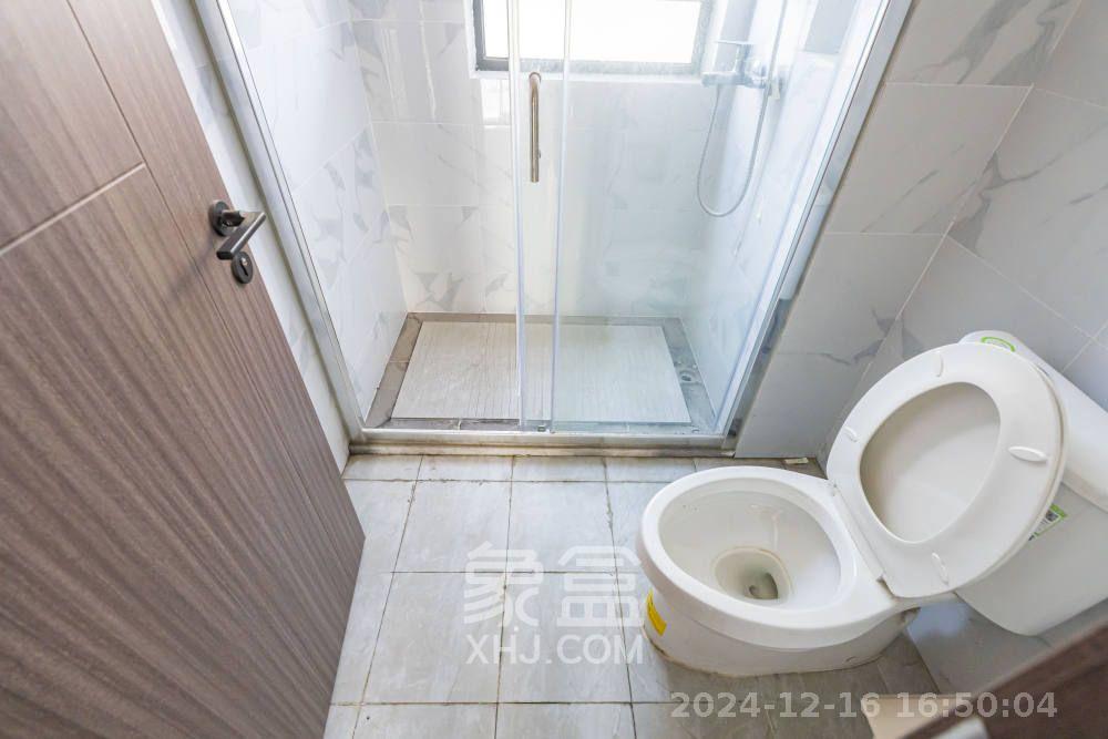 绿地V岛  4室1厅2卫   6000.00元/月室内图