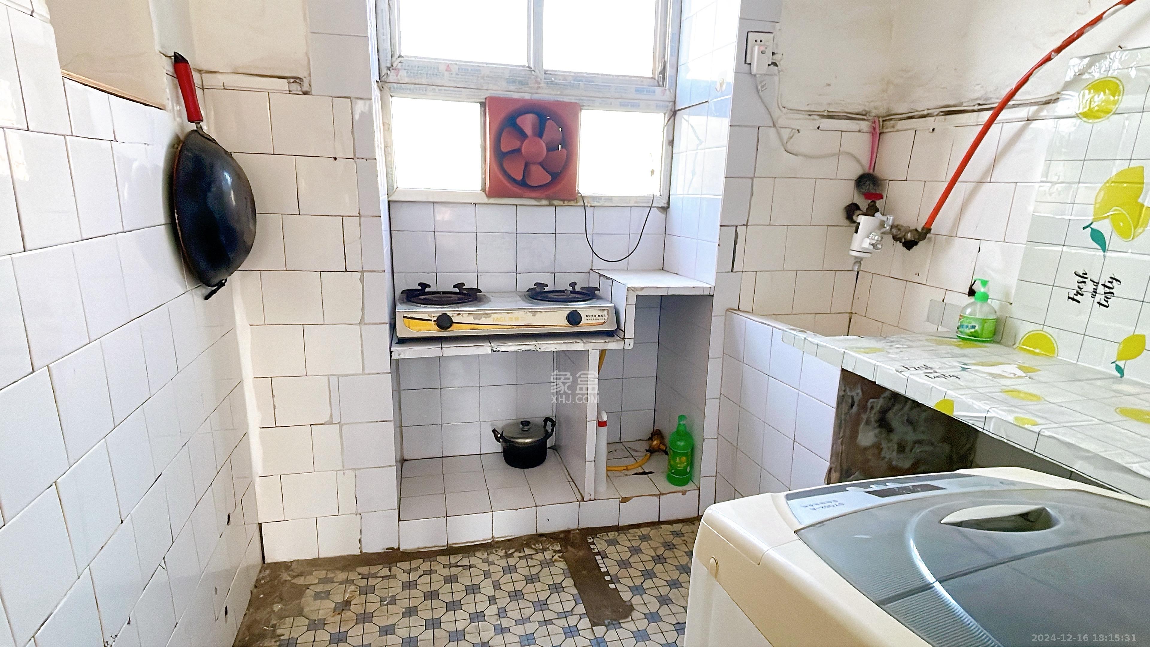 金蜂音像出版社单位宿舍  2室1厅1卫    1200.0元/月 金蜂音像出版社单位宿舍  2室1厅1卫    1200.0元/月室内图