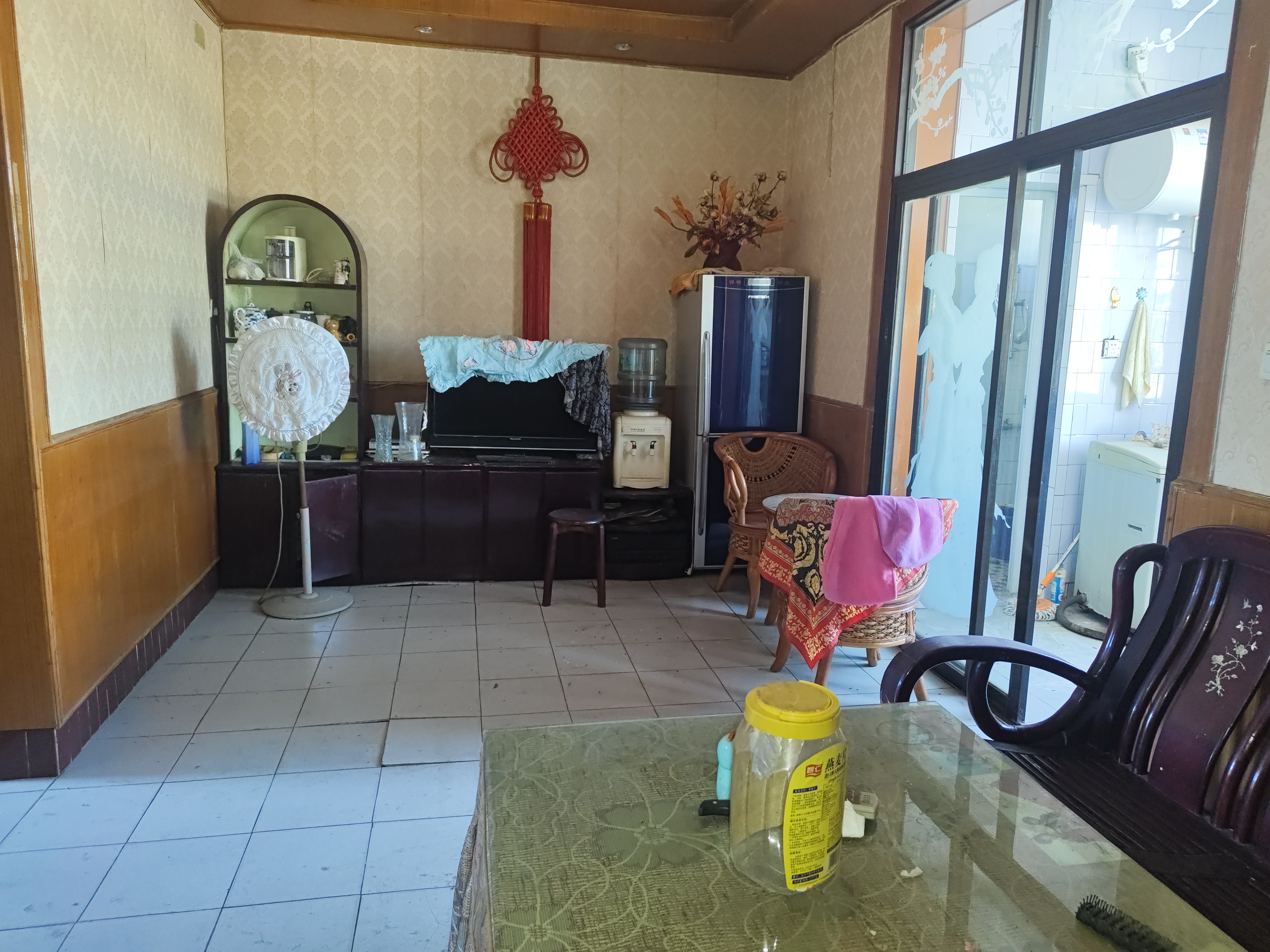 洞新市场 2室1厅1卫 15.0万 洞新市场 2室1厅1卫 15.0万客厅