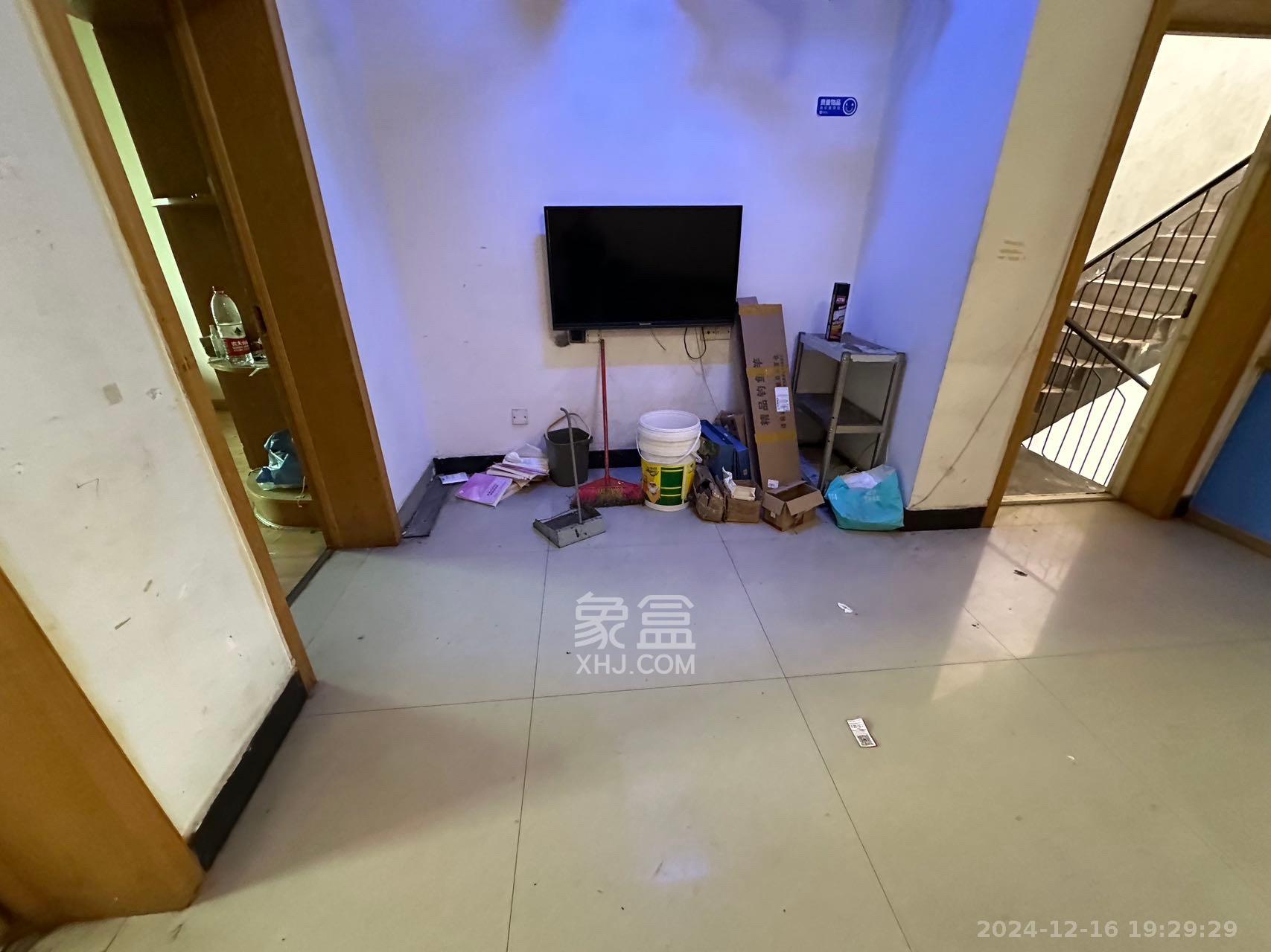 中南汽车世界 2室2厅1卫 950.0元/月 中南汽车世界 2室2厅1卫 950.0元/月室内图